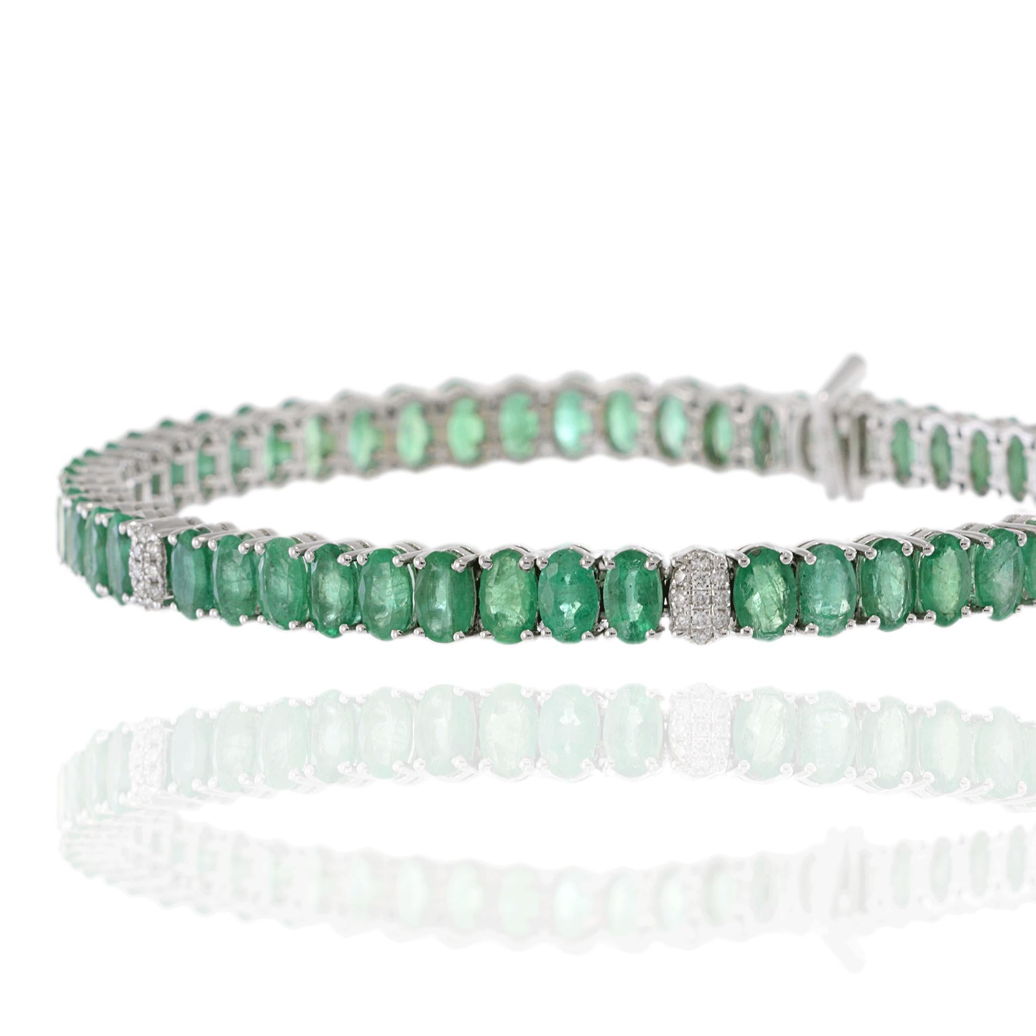 Round Cut 18KT White Gold Emerald and Diamond Bracelet For Sale