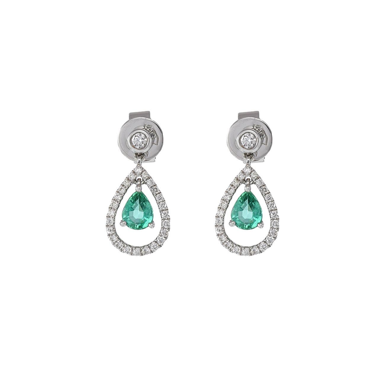 These elegant 18kt white gold drop earrings showcase 0.48 carats of pear-cut emeralds, elegantly encircled by 0.28 carats of round-cut diamonds. The diamonds boast G color and VS1-VS2 clarity, ensuring a dazzling sparkle. This combination of