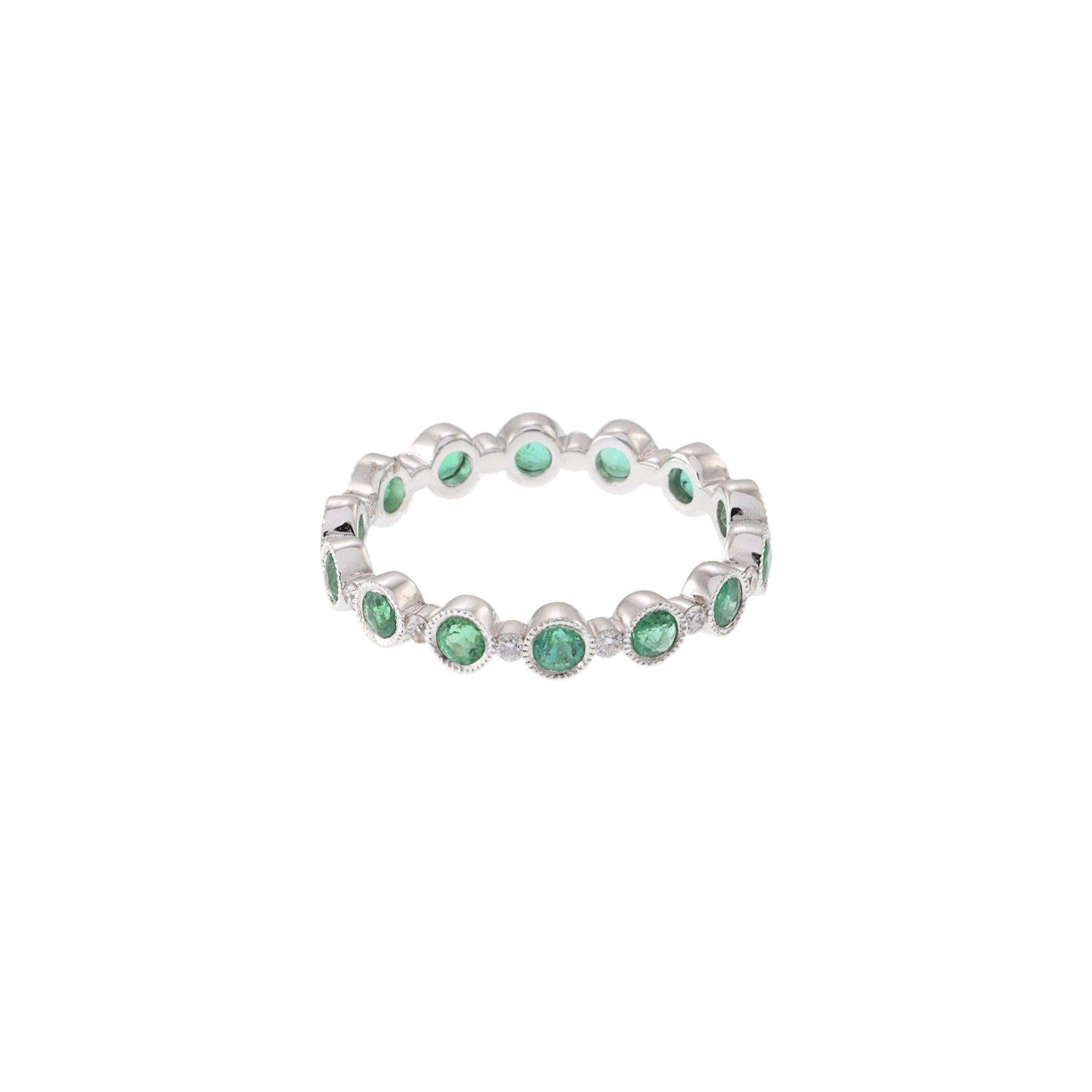 18KT White Gold Emerald and Diamond Eternity Band In New Condition For Sale In New York, NY