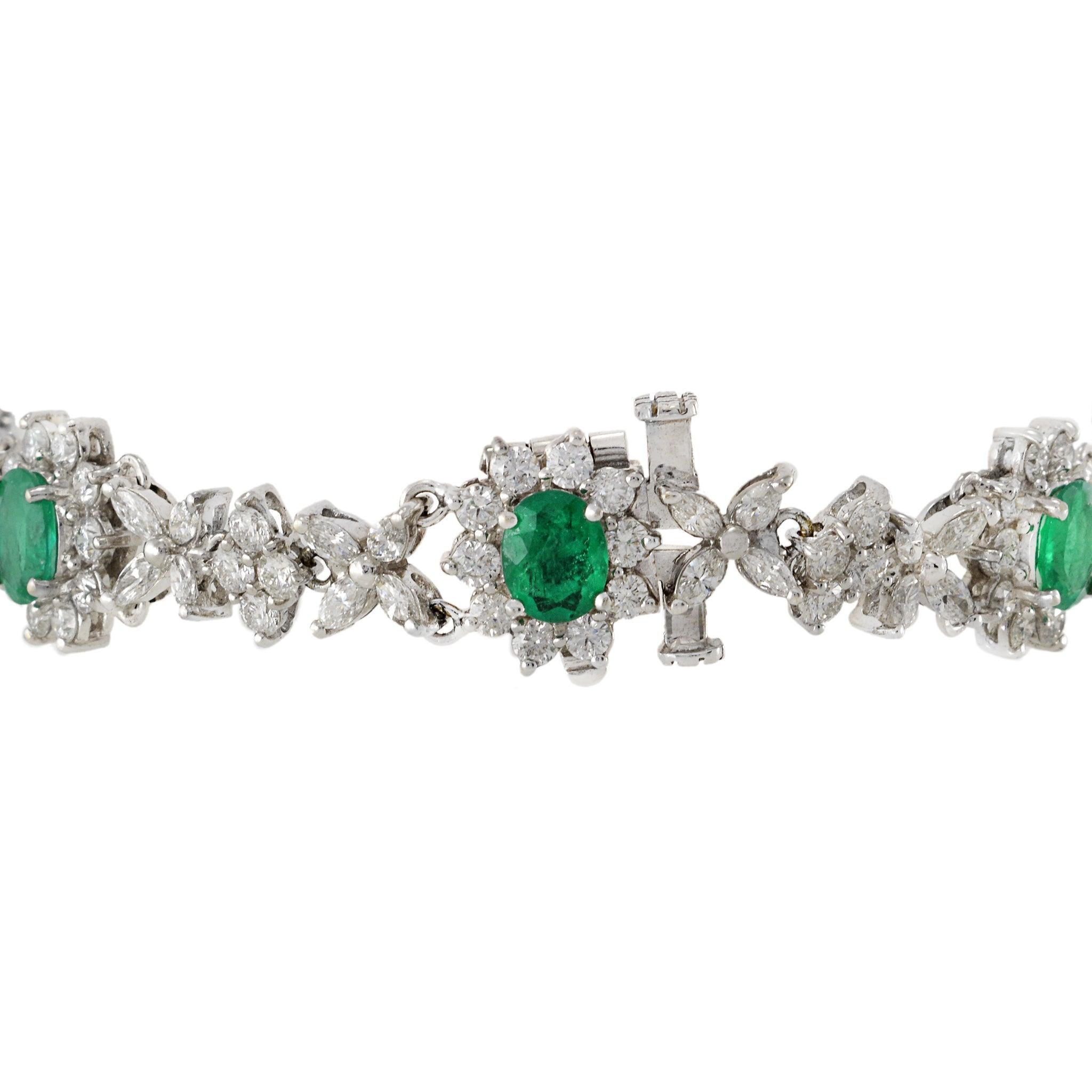 Women's 18kt White Gold Emerald Bracelet with Diamonds For Sale