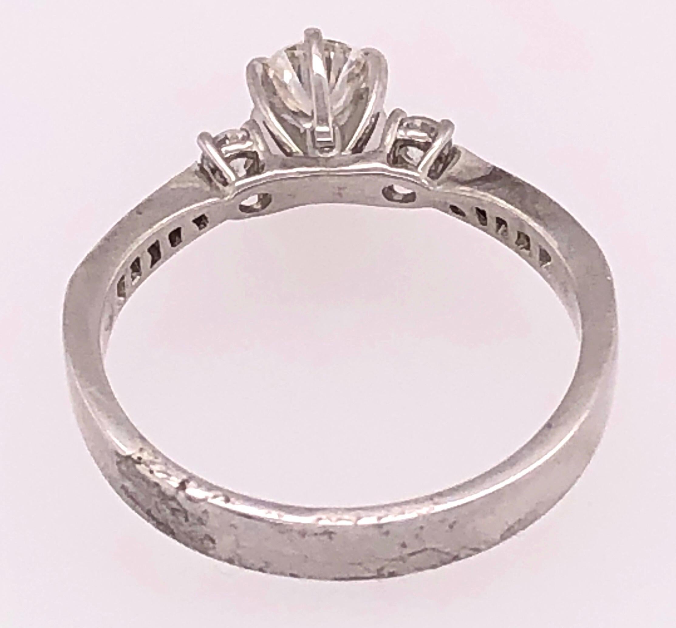 18 Karat White Gold Engagement Ring 1.00 Total Diamond Weight For Sale 6