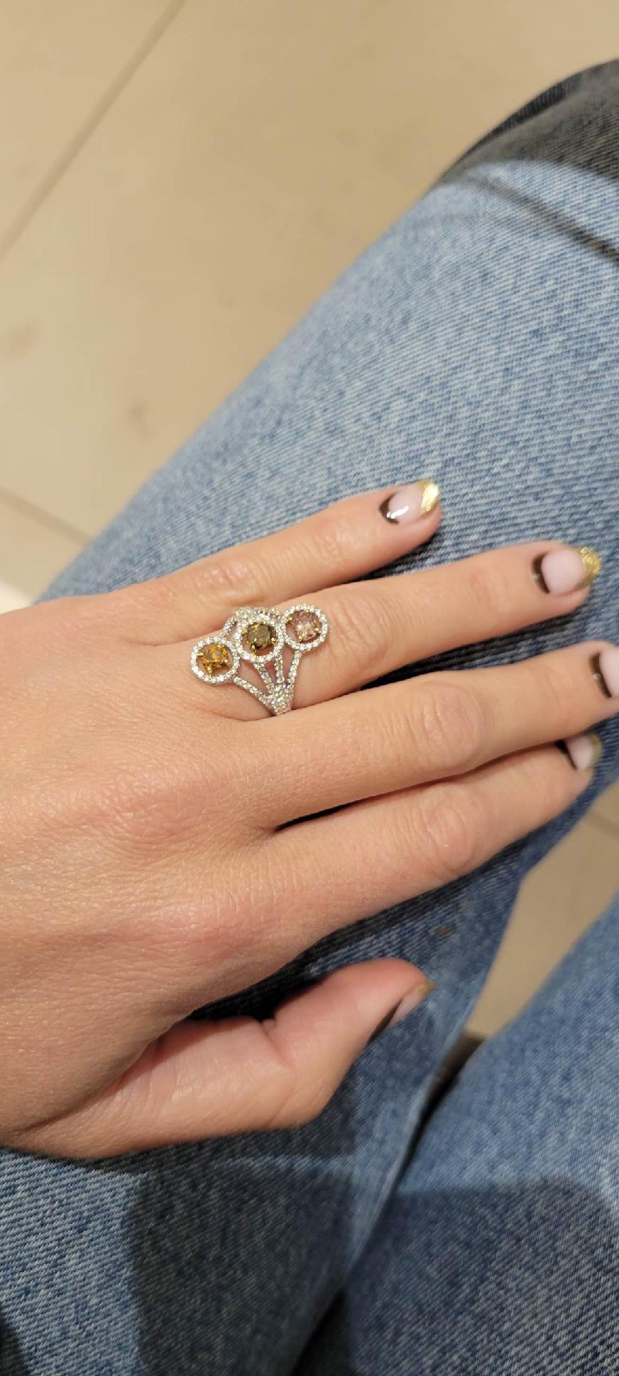 18 Karat White Gold Fancy Colored 1.02 Carat Orange, Green, & Pink Diamond Ring For Sale 2