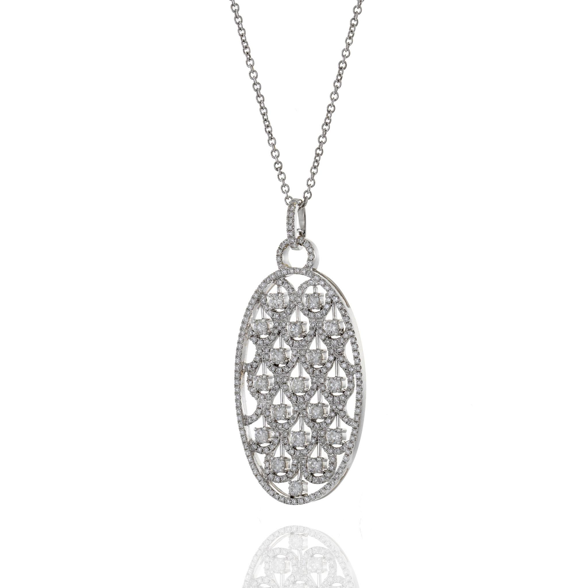 Taglio ovale Ciondolo con diamante ovale fantasia in oro bianco 18 carati in vendita