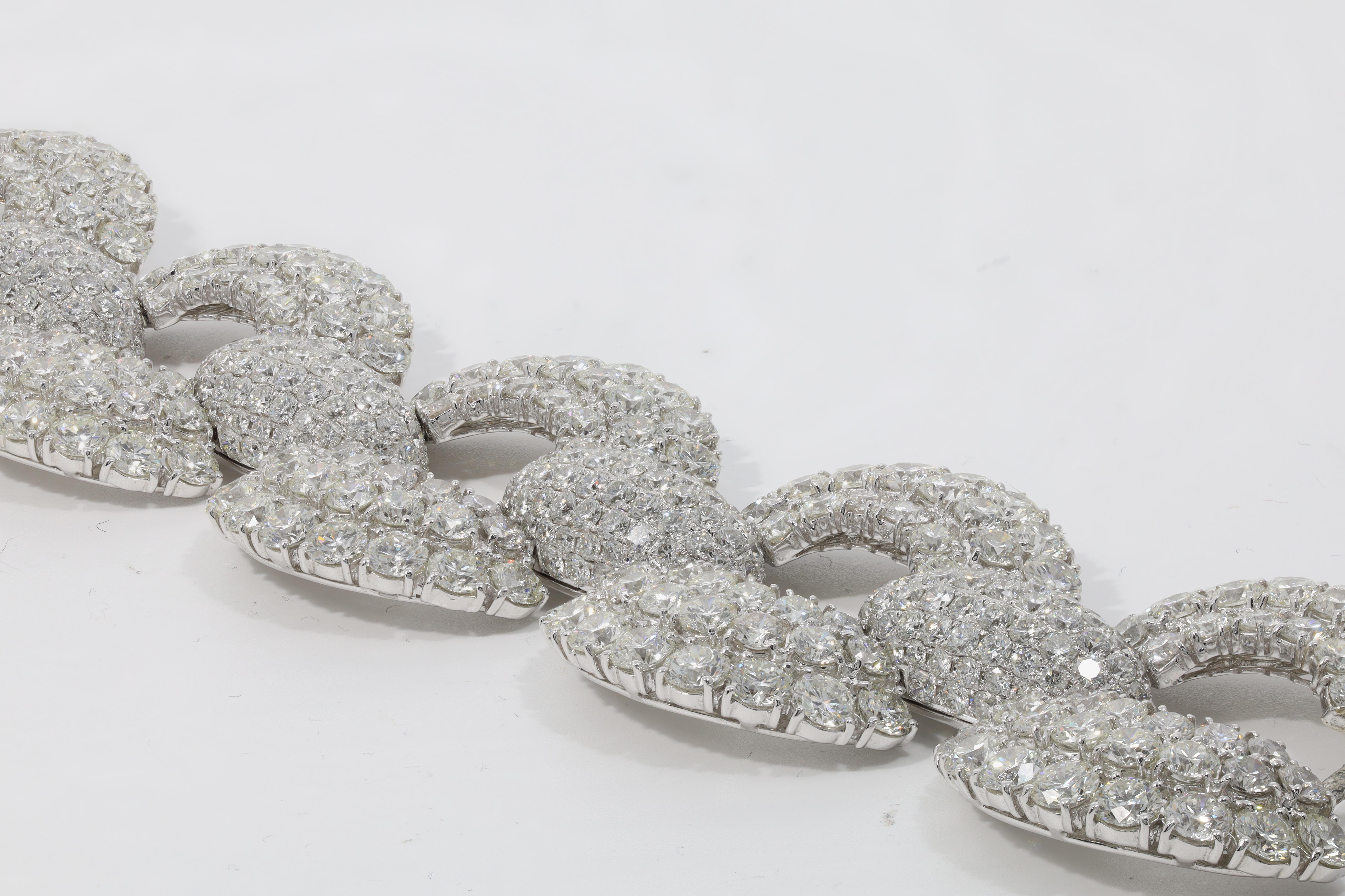 Round Cut 18kt White Gold Fashion Bracelet with Circle Pave Diamond & Round Diamonds For Sale