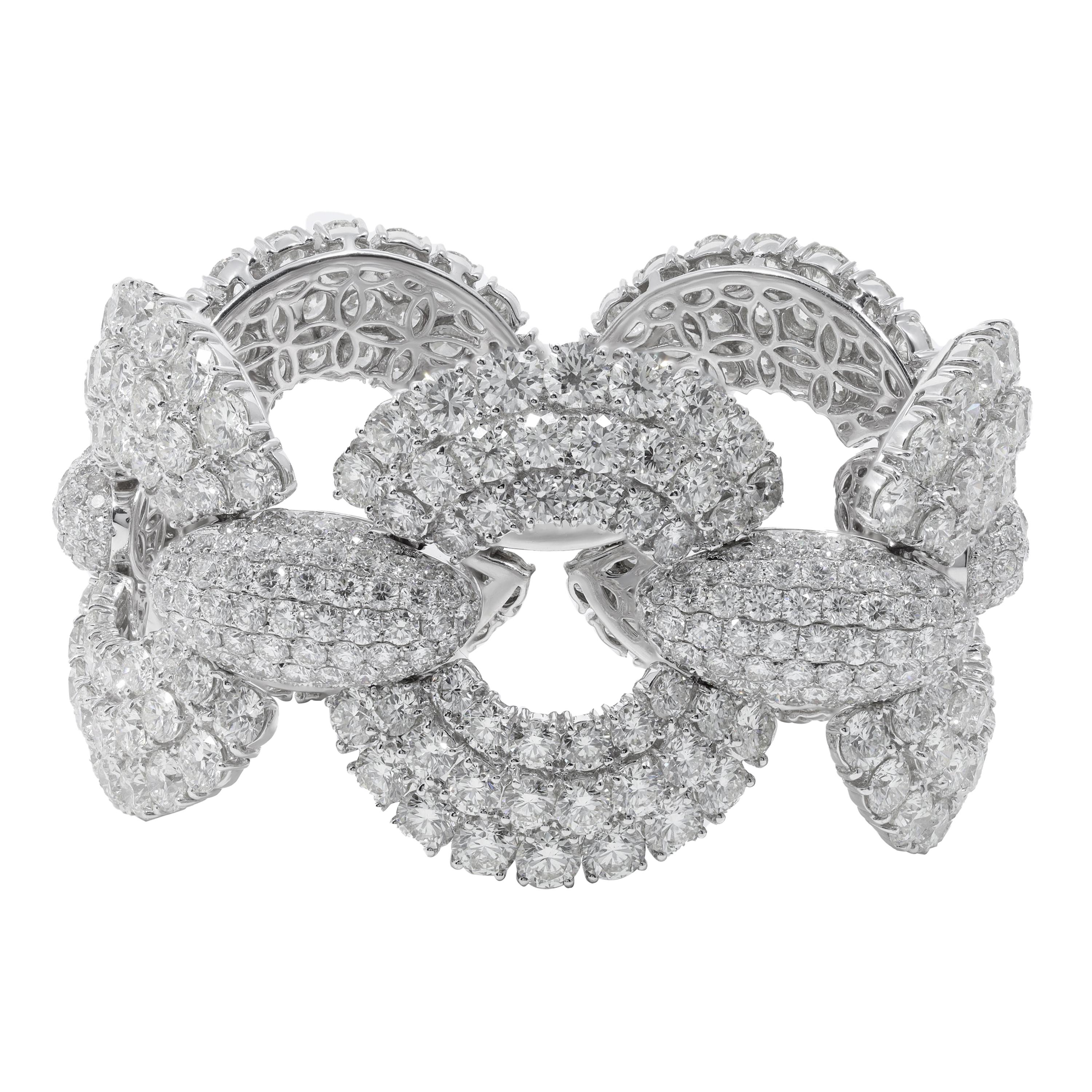 18kt White Gold Fashion Bracelet with Circle Pave Diamond & Round Diamonds For Sale