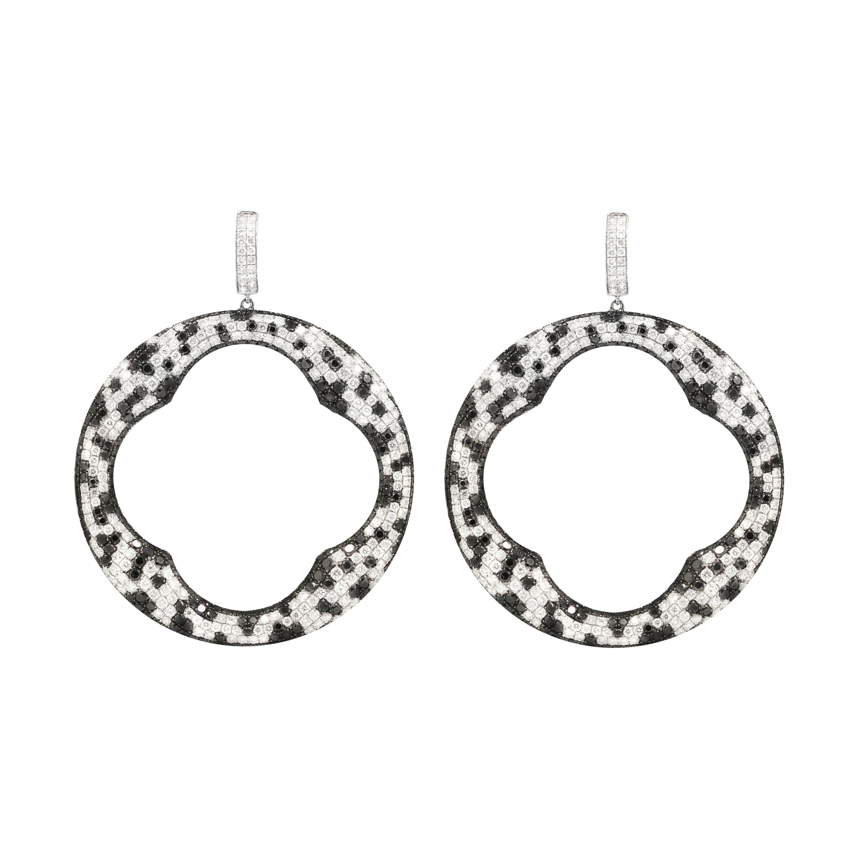18kt White Gold Fashion Earrings with Black and White Diamond For Sale