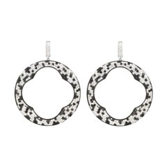 Boucles d'oreilles à la mode en or blanc 18 carats avec diamants noirs et blancs