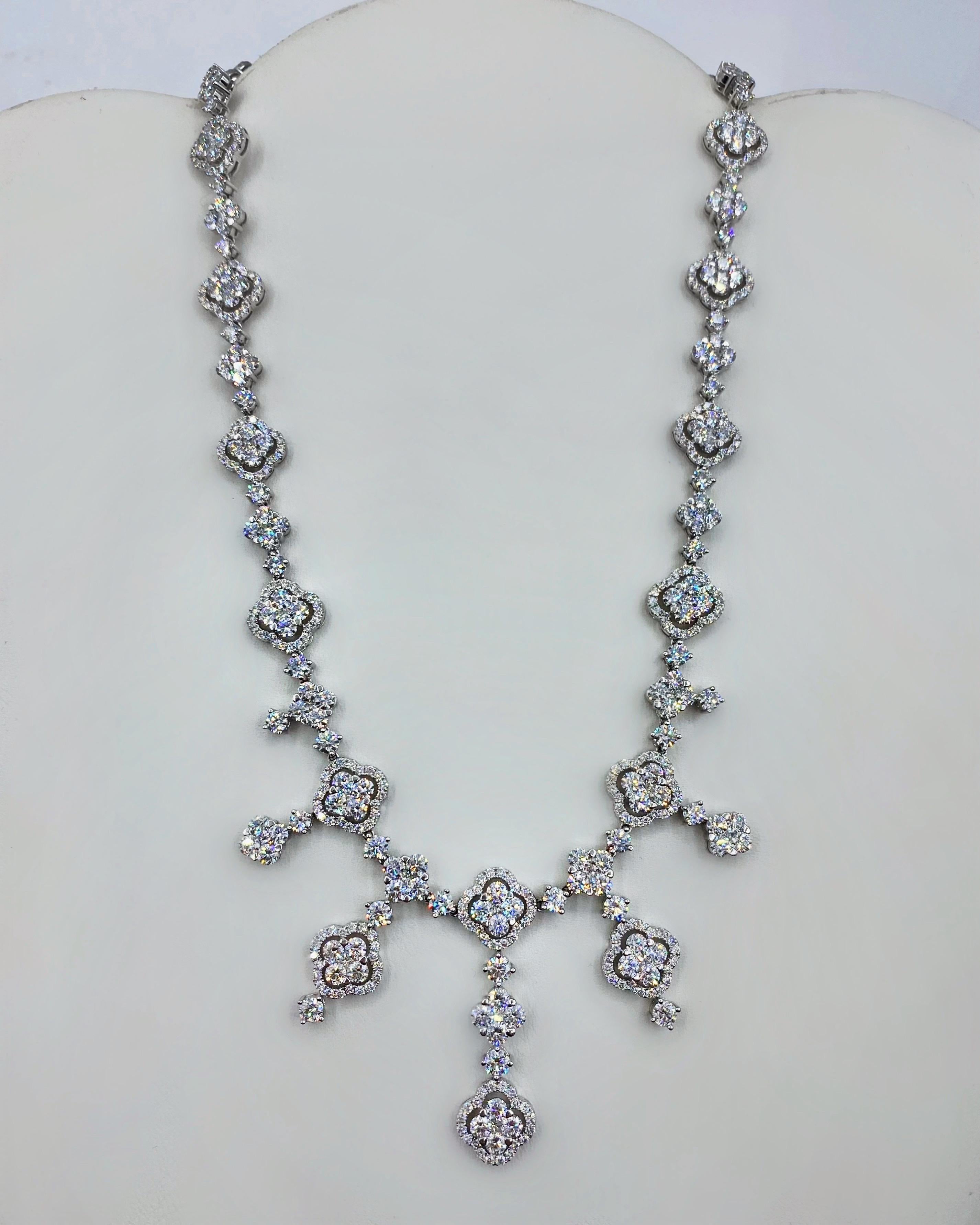 Round Cut 18kt White Gold Fashion Necklace With 28.00ct Diamonds For Sale