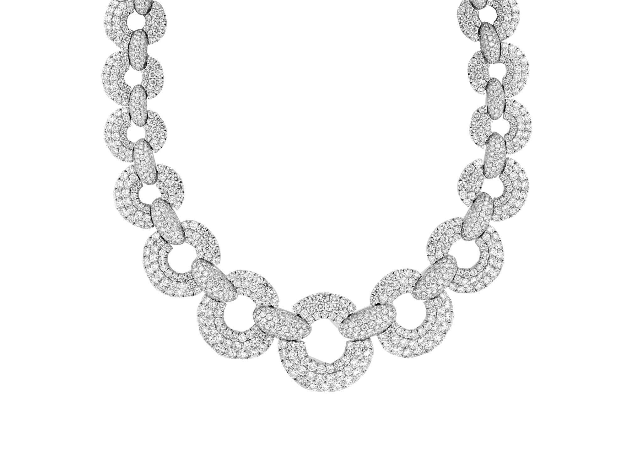 18kt White Gold Fashion Necklace with Circle Pave Diamond & Round Cut Diamonds In New Condition For Sale In New York, NY