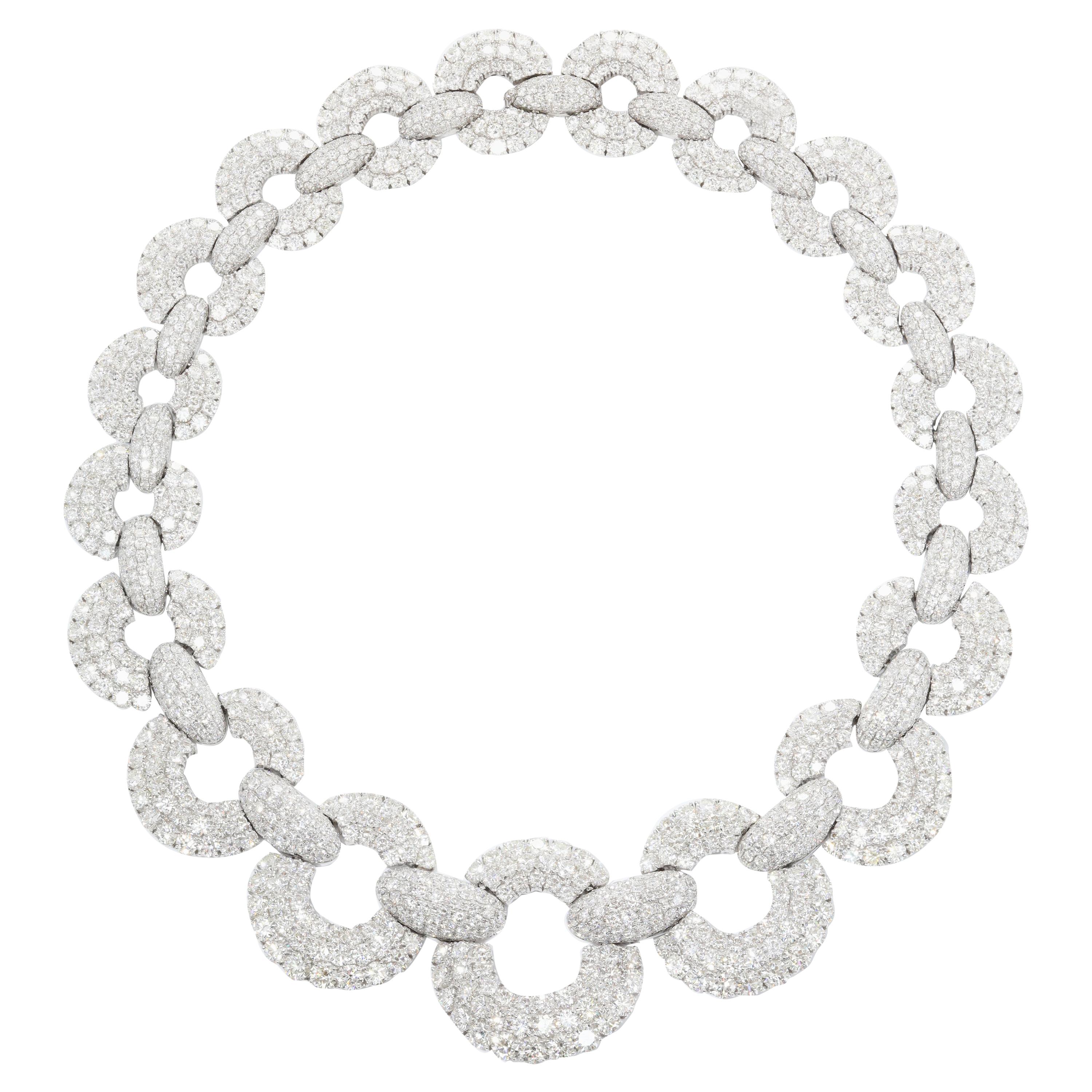 18kt White Gold Fashion Necklace with Circle Pave Diamond & Round Cut Diamonds For Sale