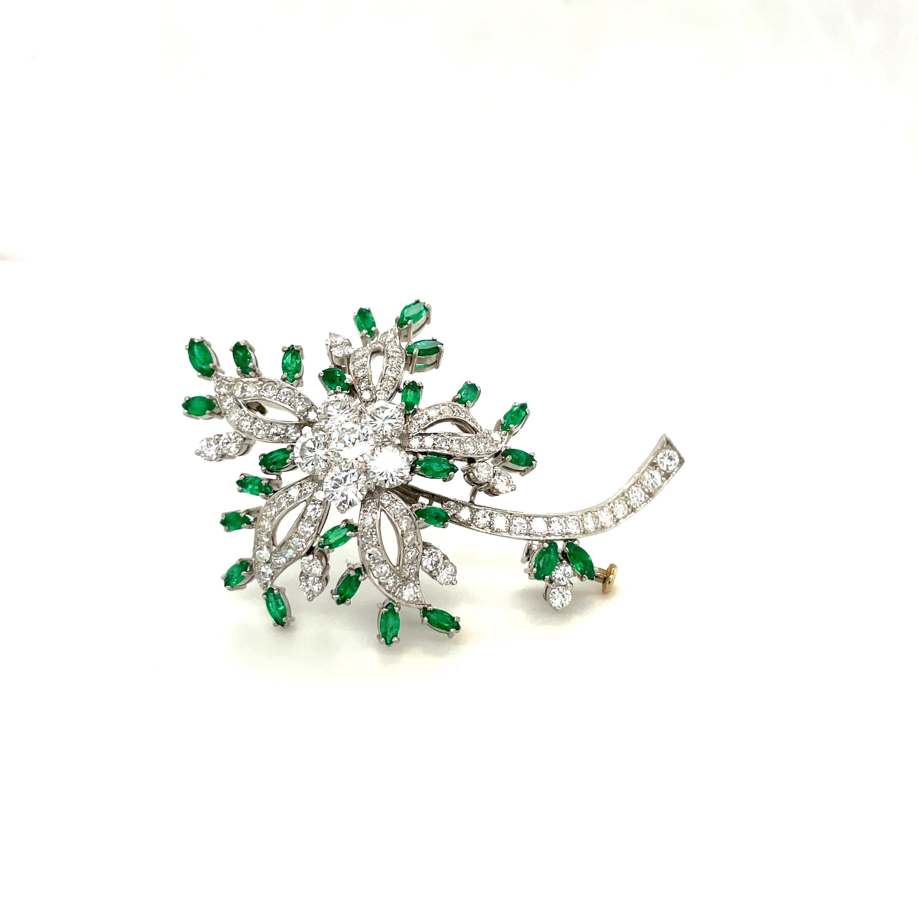 18Kt White Gold Flower Brooch with 2.94 Ct Diamonds and 1.60 Ct Emeralds For Sale 2