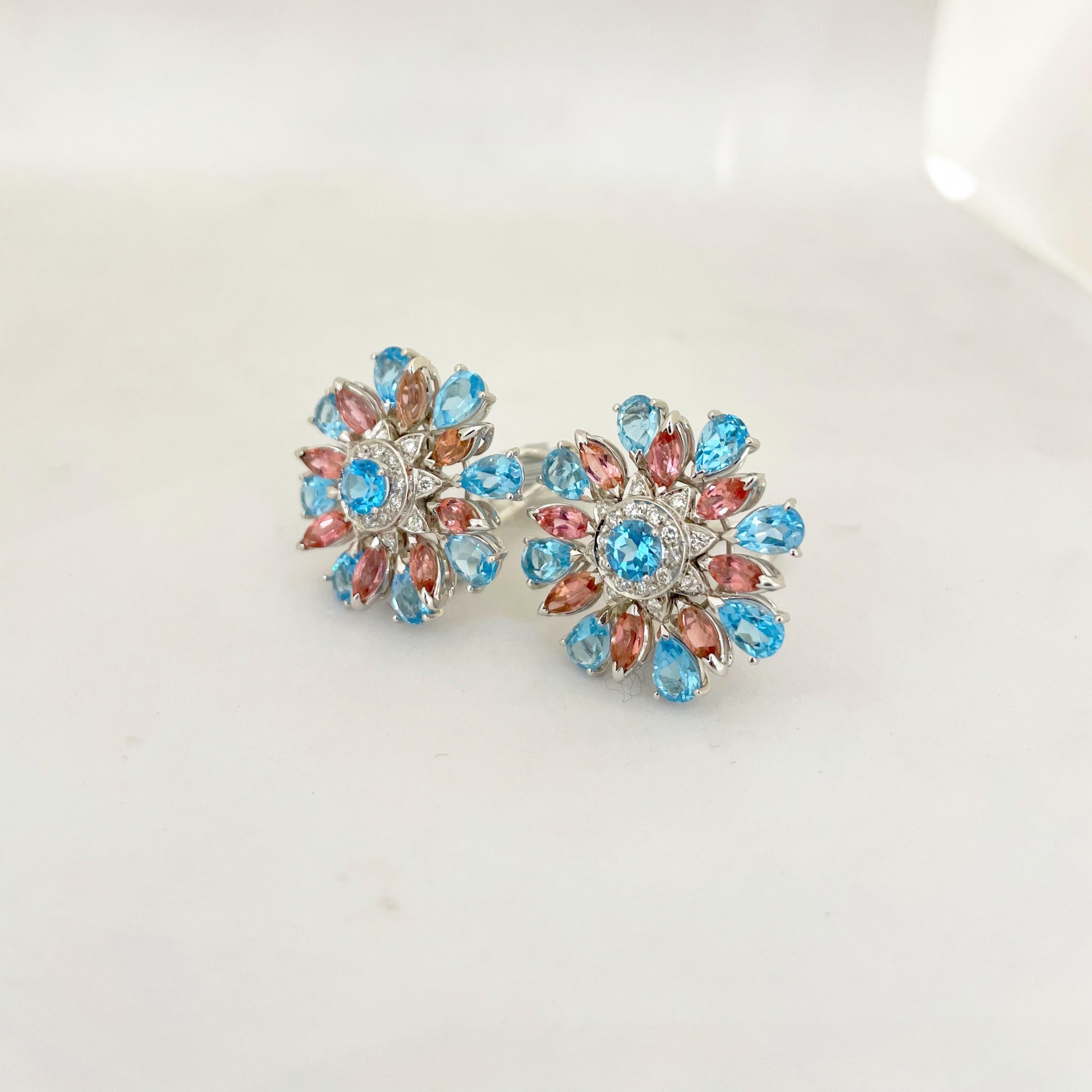 Taglio marquise Orecchini a fiore in oro 18 carati con topazio blu, tormalina rosa e diamanti in vendita