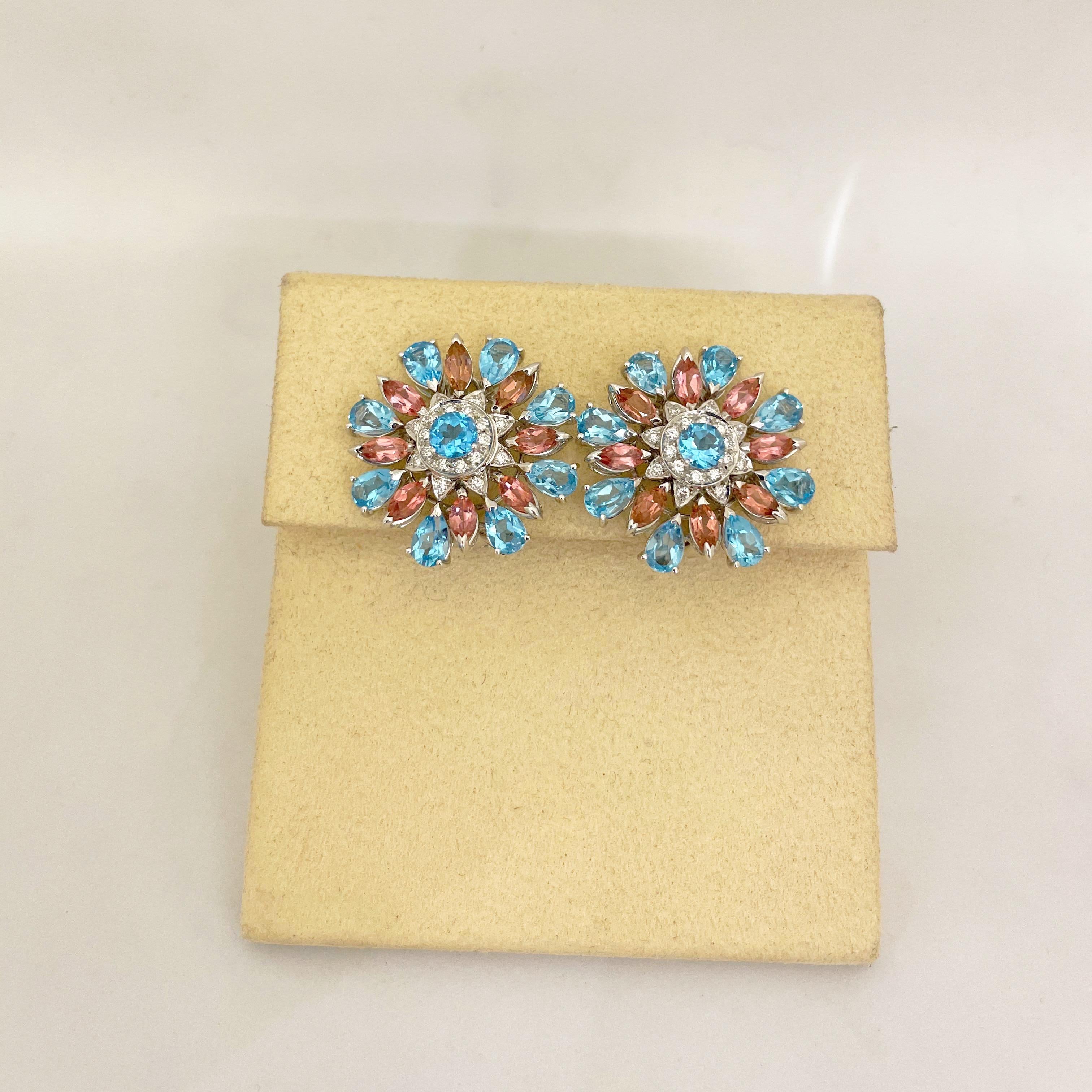 Orecchini a fiore in oro 18 carati con topazio blu, tormalina rosa e diamanti in vendita 1