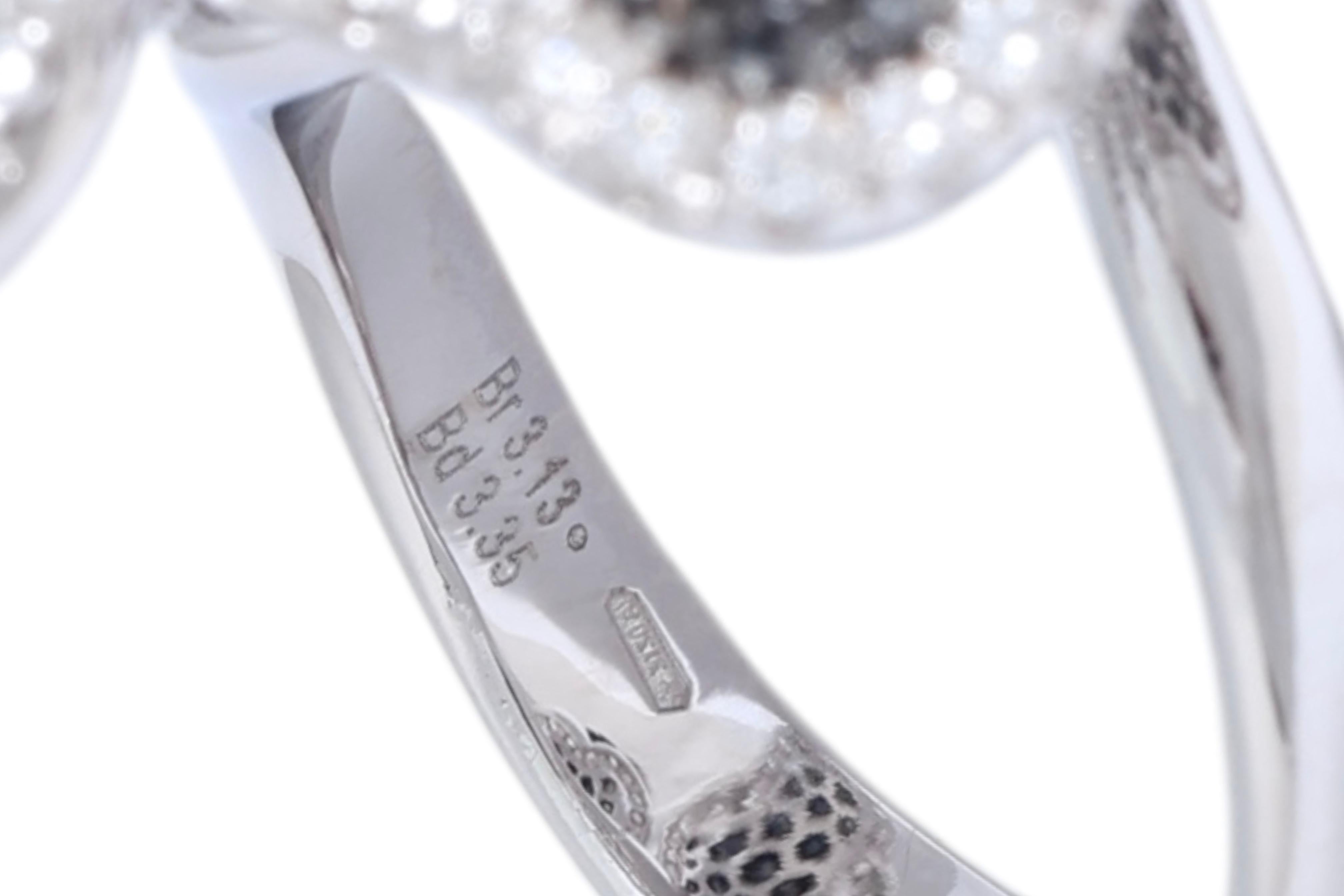 18kt White Gold Flower Ring with 3.13ct Brilliant Cut, 3.35ct Black Diamonds For Sale 3