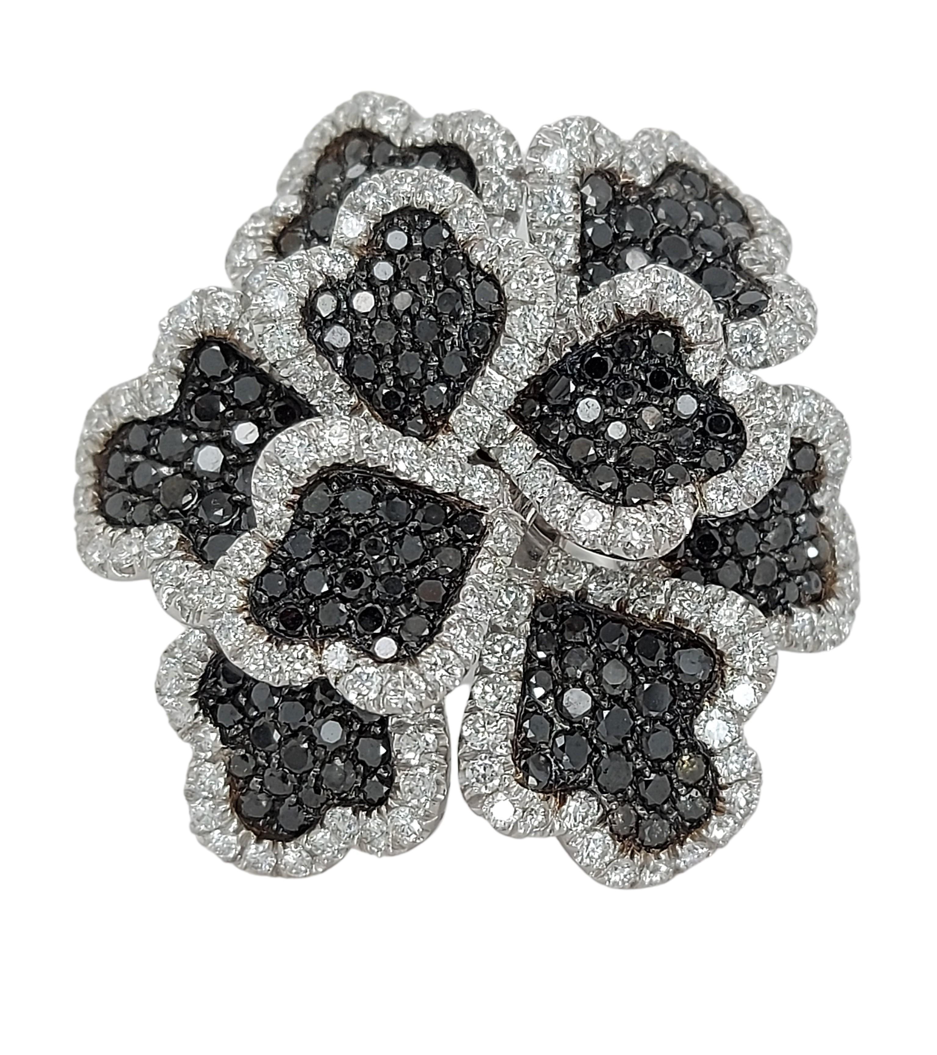 Artisan 18kt White Gold Flower Ring with 3.13ct Brilliant Cut, 3.35ct Black Diamonds For Sale