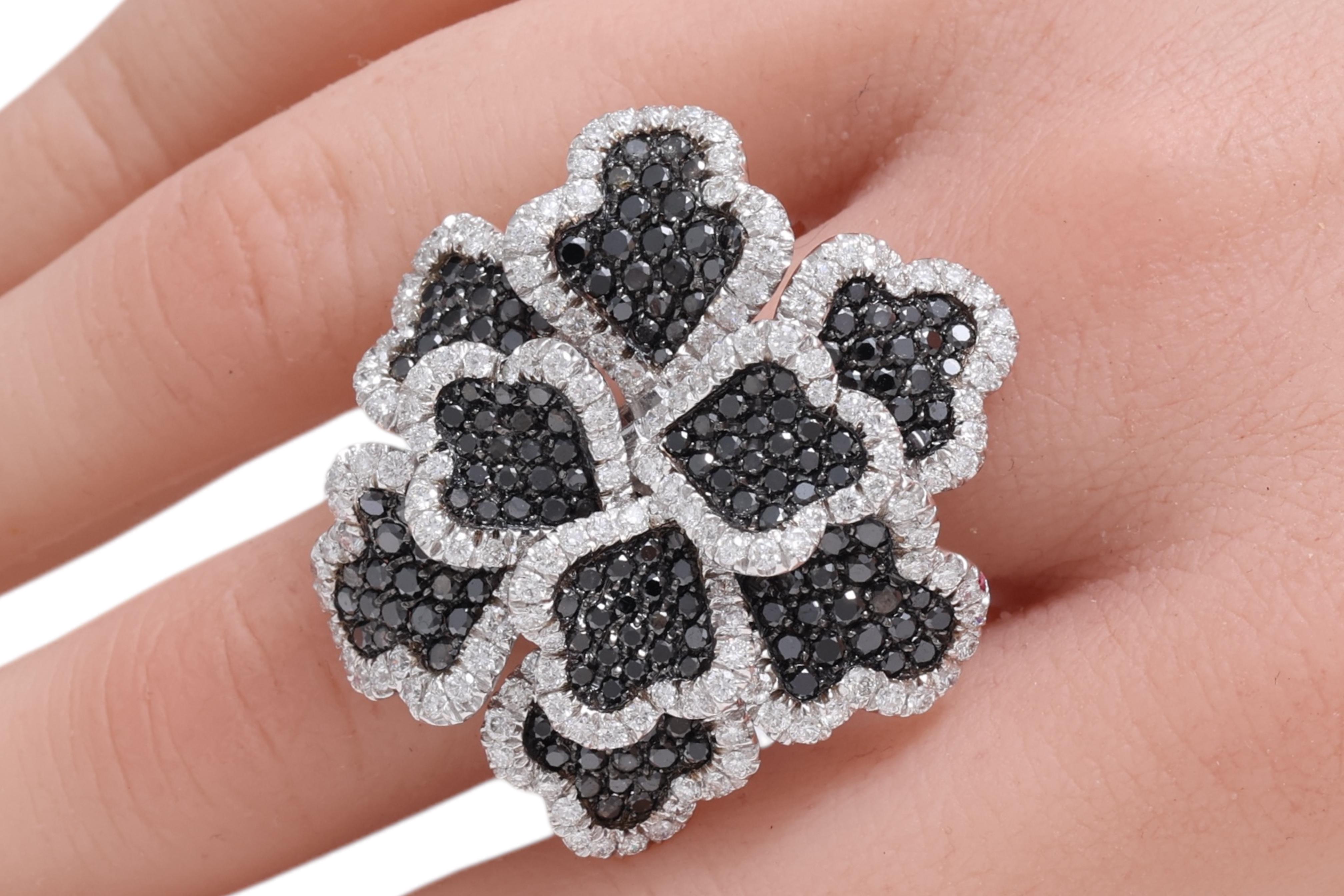 18kt White Gold Flower Ring with 3.13ct Brilliant Cut, 3.35ct Black Diamonds For Sale 7
