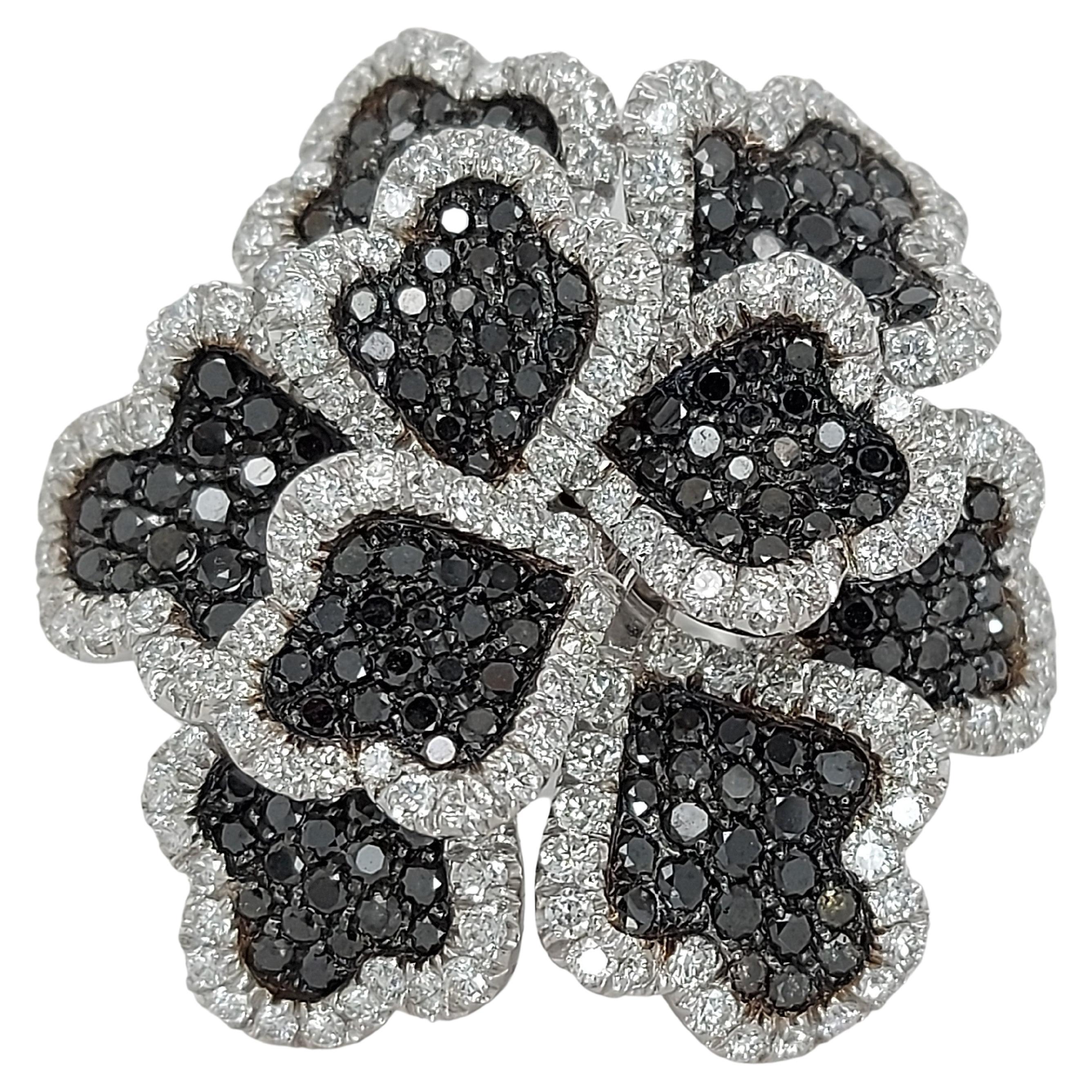 18kt White Gold Flower Ring with 3.13ct Brilliant Cut, 3.35ct Black Diamonds For Sale