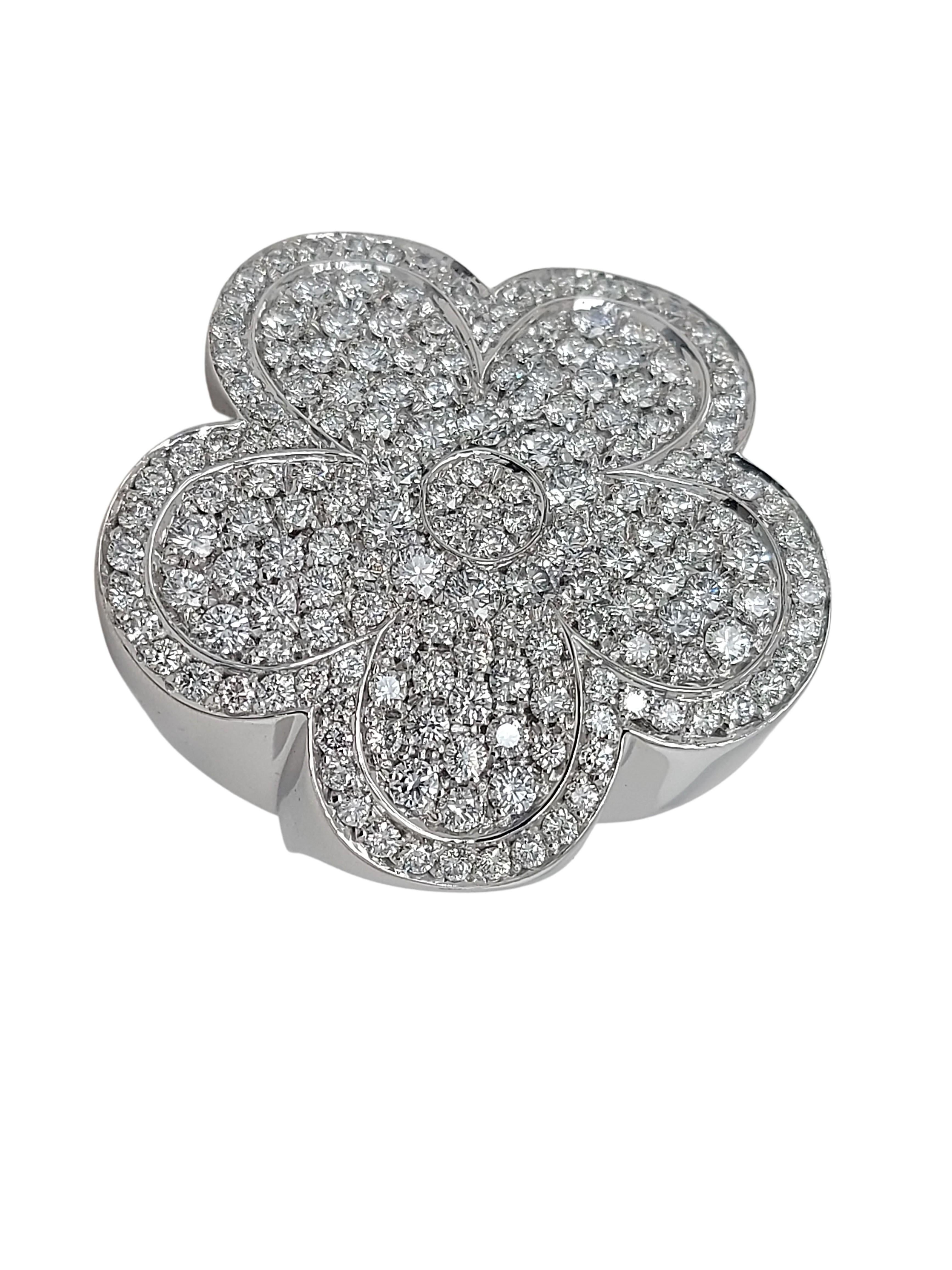 Artisan 18kt White Gold Flower Shape Ring With Brilliant Cut Diamonds, Crivelli For Sale
