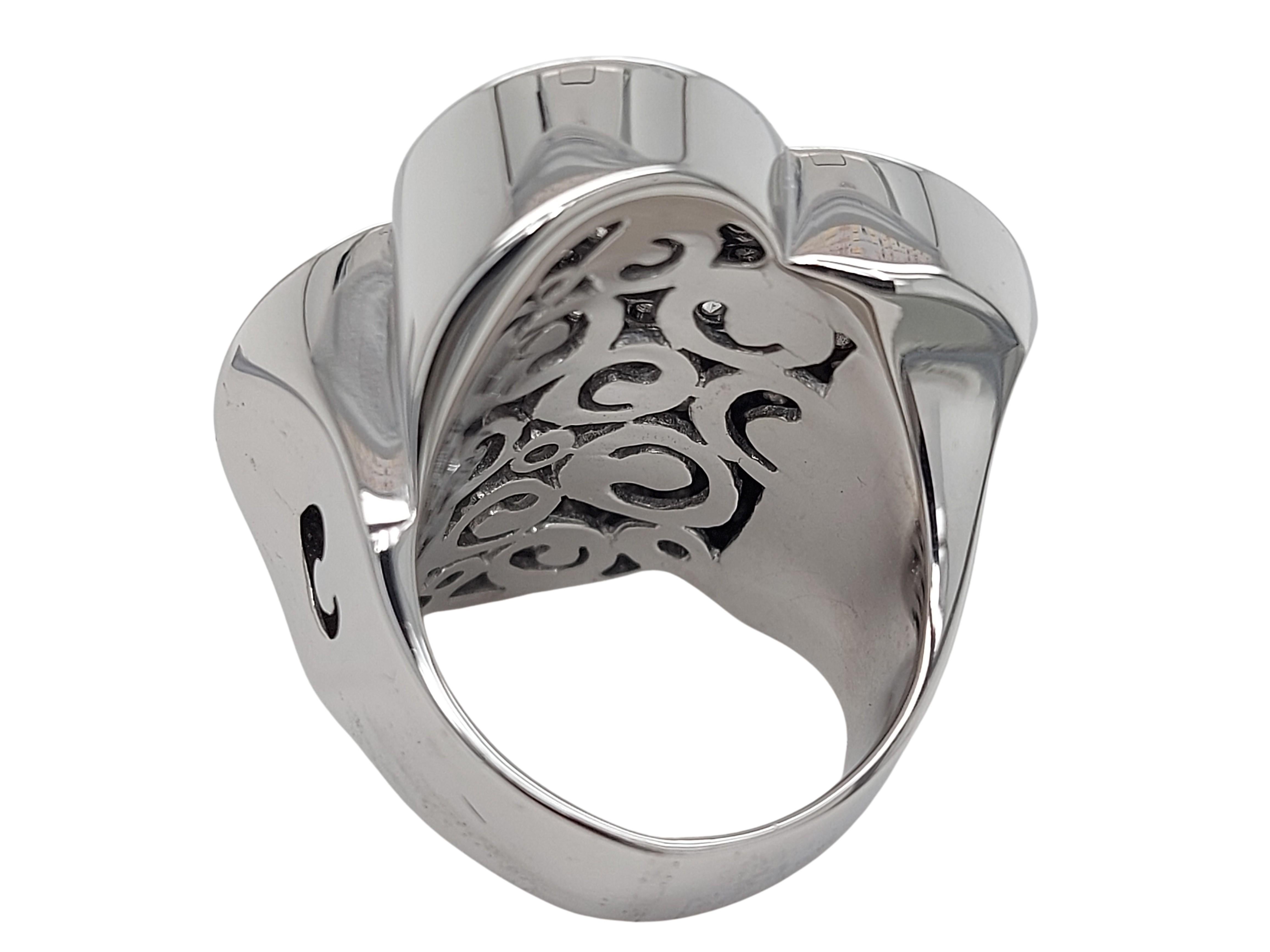 Women's or Men's 18kt White Gold Flower Shape Ring With Brilliant Cut Diamonds, Crivelli For Sale