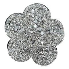 18kt White Gold Flower Shape Ring With Brilliant Cut Diamonds, Crivelli