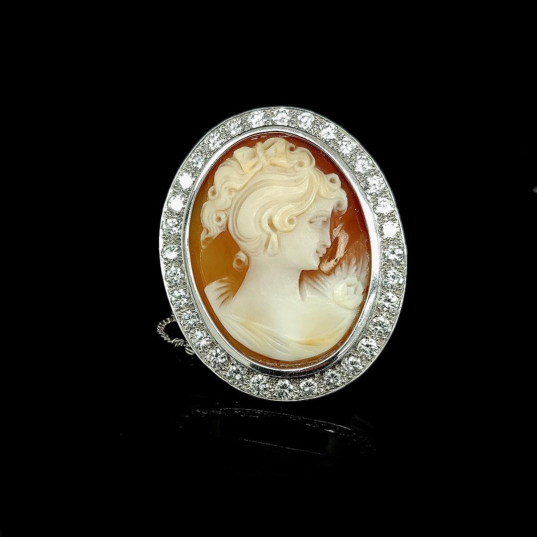 18kt White Gold French Victorian Style Cameo Brooch with Large Diamonds For Sale 2