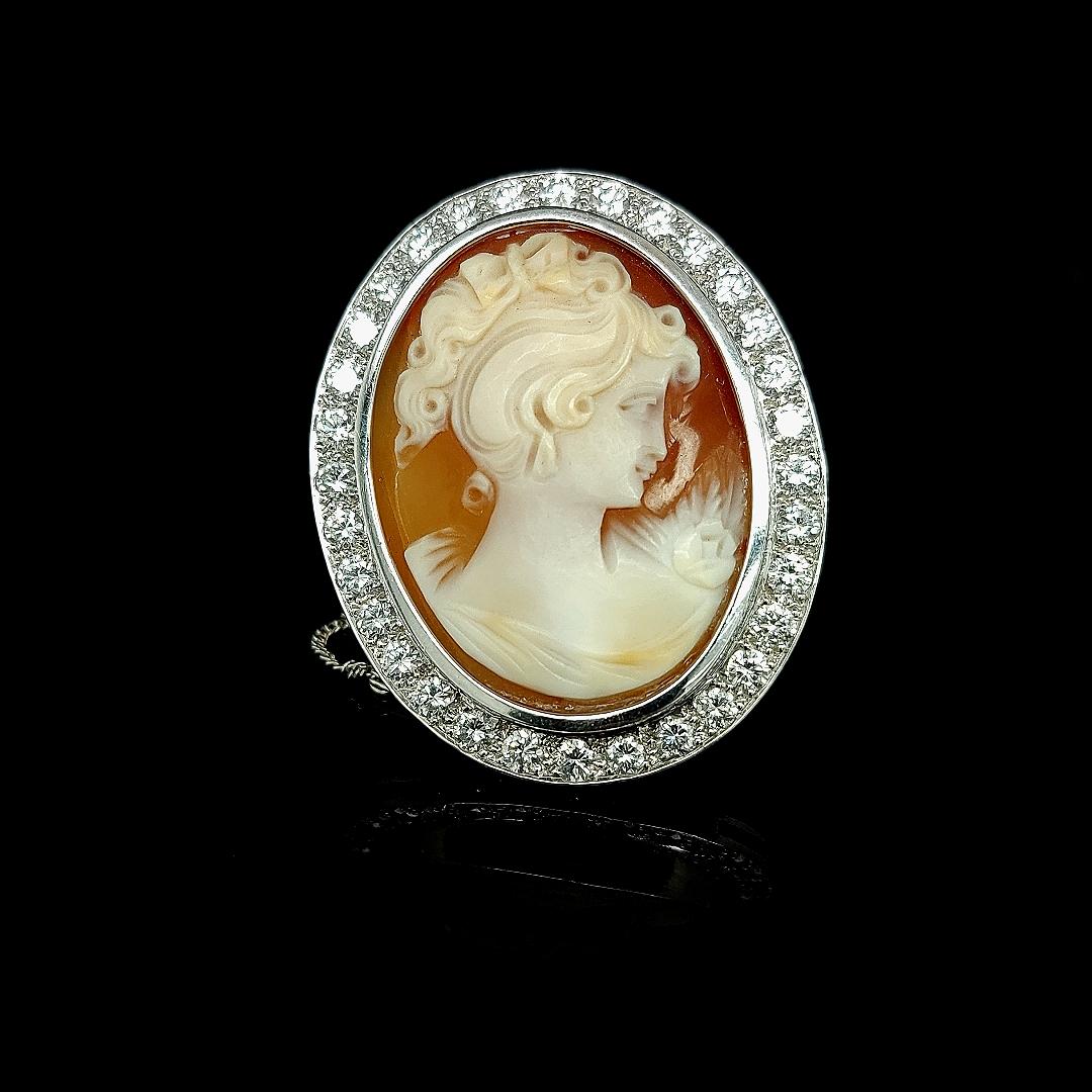 18kt White Gold French Victorian Style Cameo Brooch with Large Diamonds For Sale 1