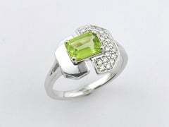 18KT White Gold Geometric Peridot Halo Ring