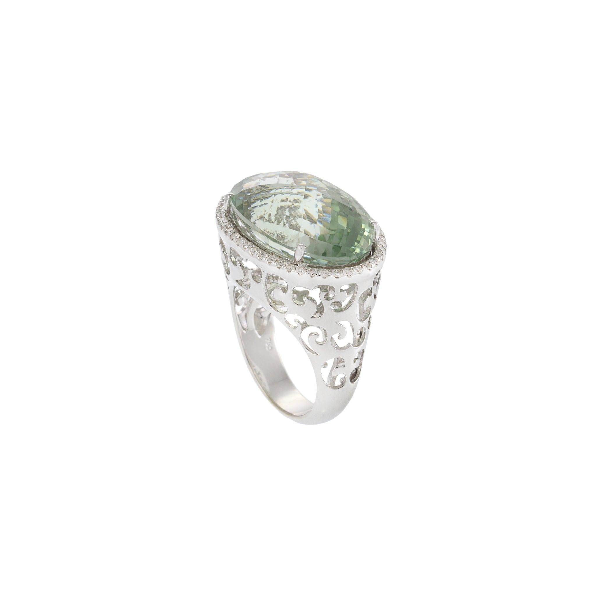 18KT White Gold Green Amethyst and Diamond Ring In New Condition For Sale In New York, NY
