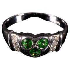 Vintage 18KT White Gold Green Garnet & Diamond Ring 