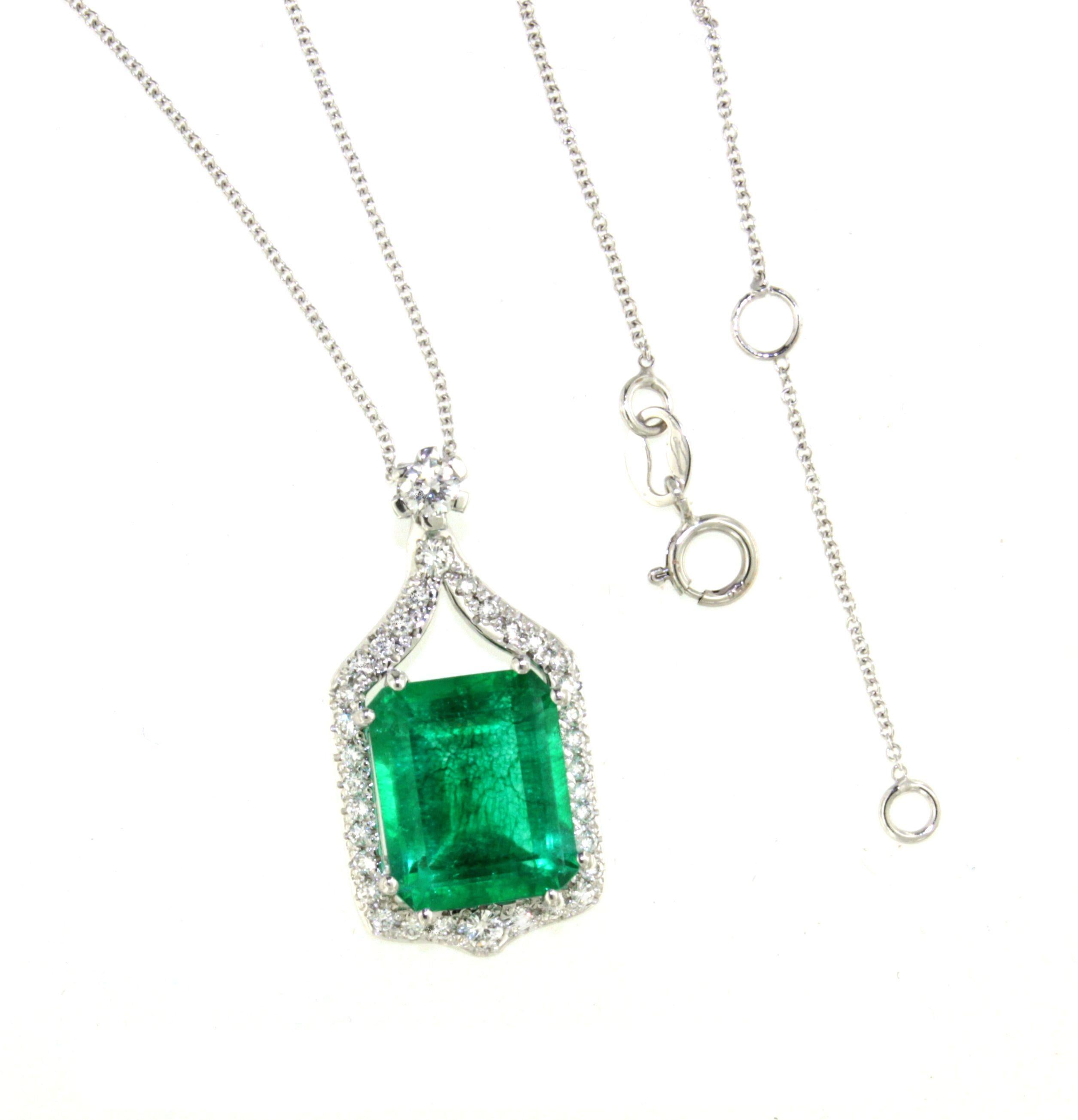 Emerald Cut 18Kt White Gold Green Stone White Diamonds Fashion Elegant  Classic Pendant For Sale