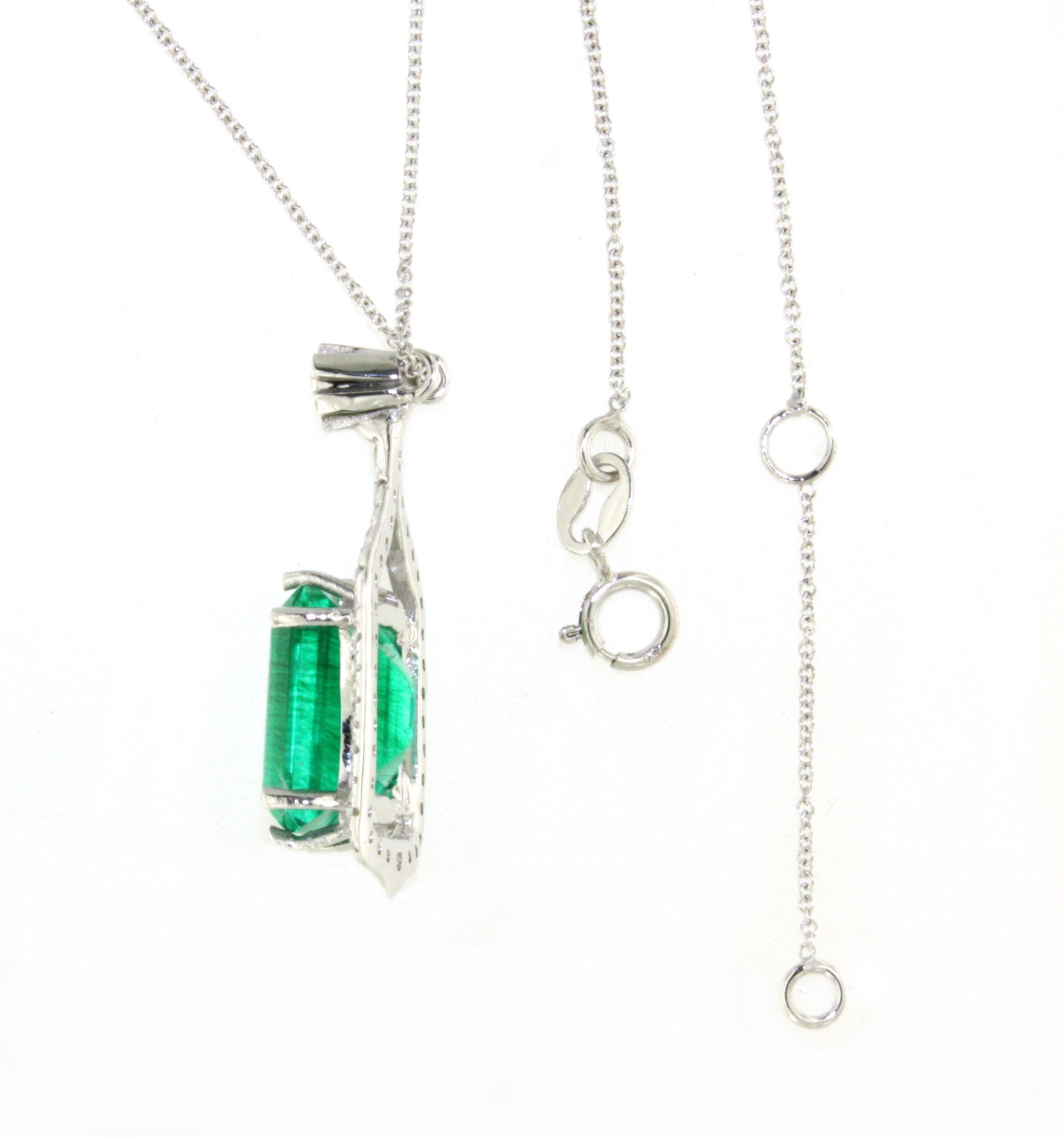 18Kt White Gold Green Stone White Diamonds Fashion Elegant  Classic Pendant In New Condition For Sale In GALLARATE, IT