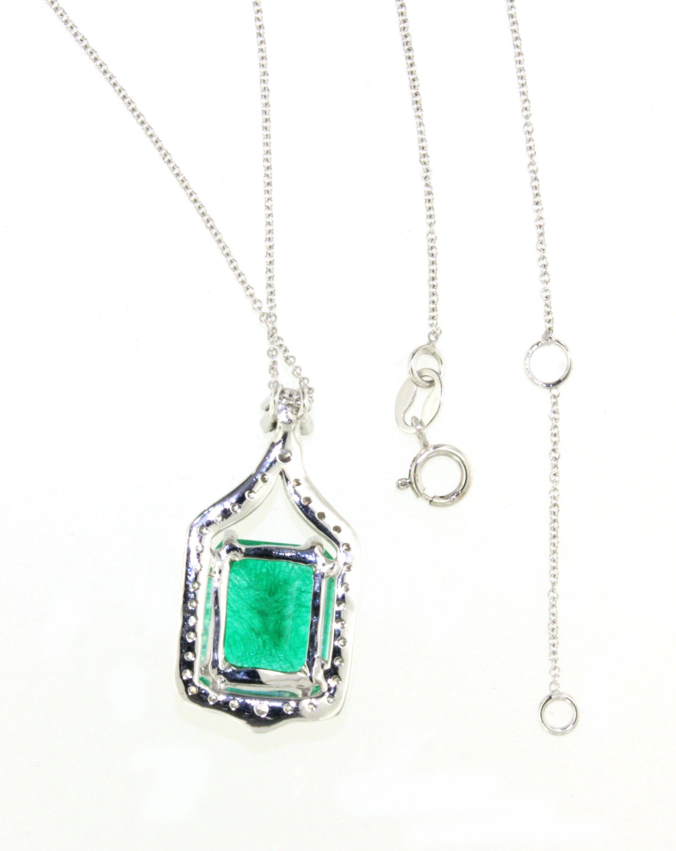Women's or Men's 18Kt White Gold Green Stone White Diamonds Fashion Elegant  Classic Pendant For Sale