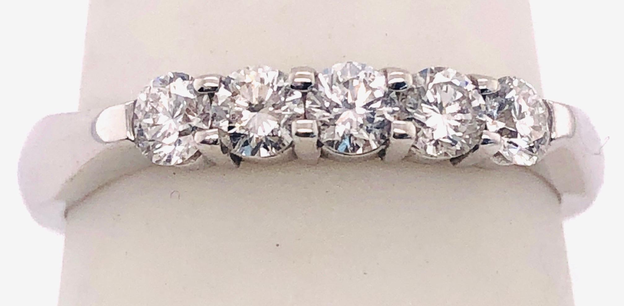 18Kt Gold Half Anniversary Ring or Wedding Band with Five Diamonds 0.50 Carat In Good Condition For Sale In Stamford, CT