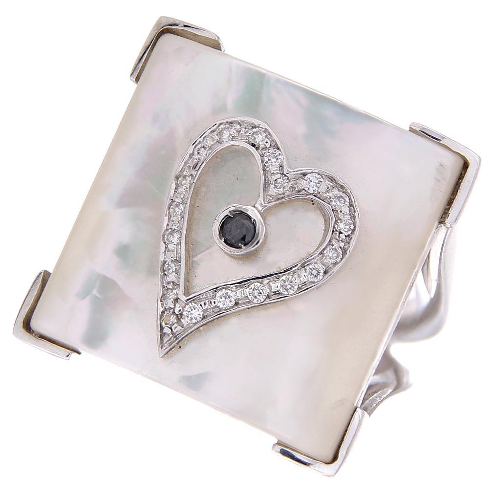 Coeur en or blanc 18 carats nacre et diamants blancs en vente