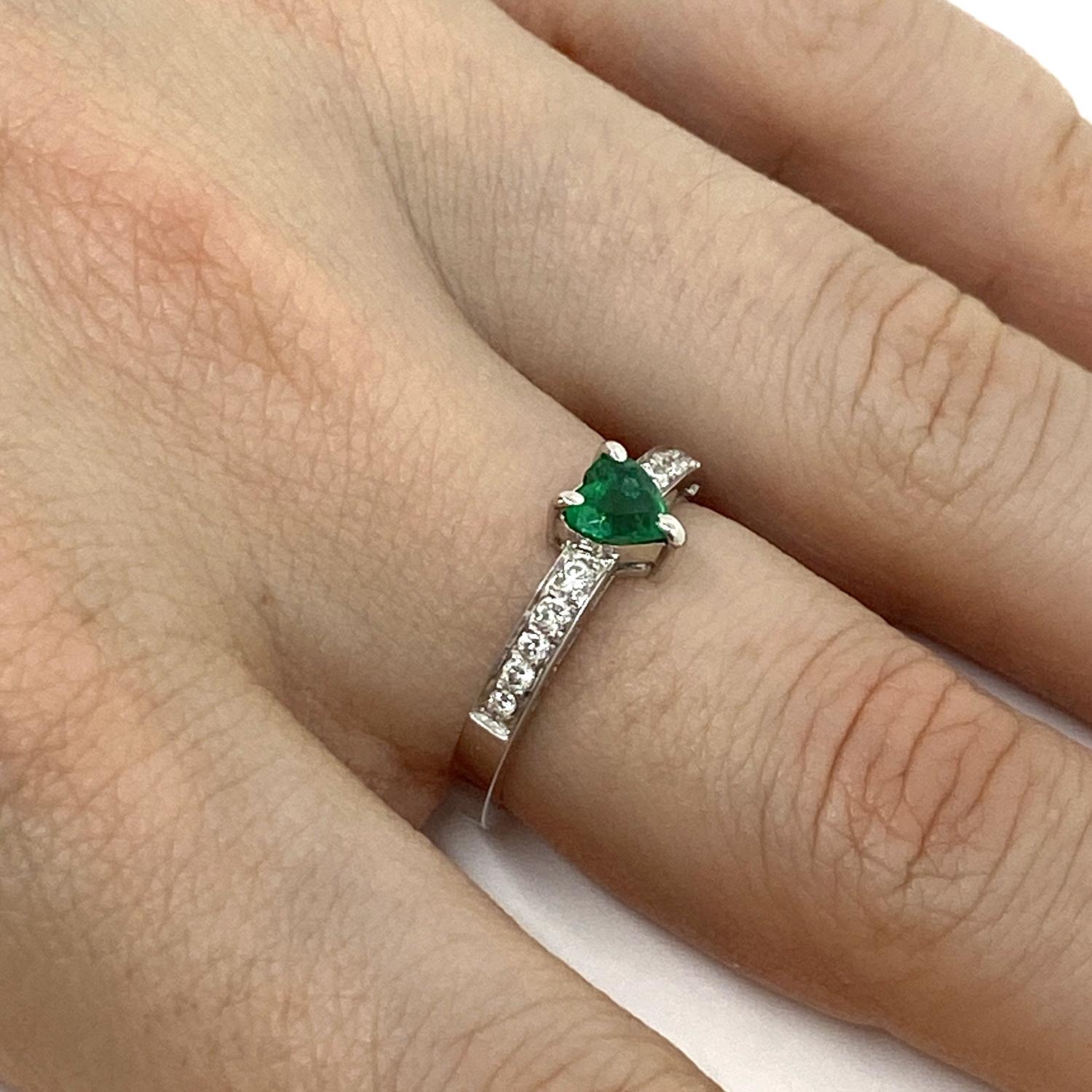 Ring made of 18 kt white gold with heart-cut emerald ct 0.38 and white natural diamond for ct 0.17
-------------------------------------------------

Important Note : In order to speed up the publishing process of our vast inventory, this jewelry
