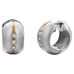 Orecchini Huggie Hoop in oro bianco 18kt con diamanti, lunghezza 0,50 pollici