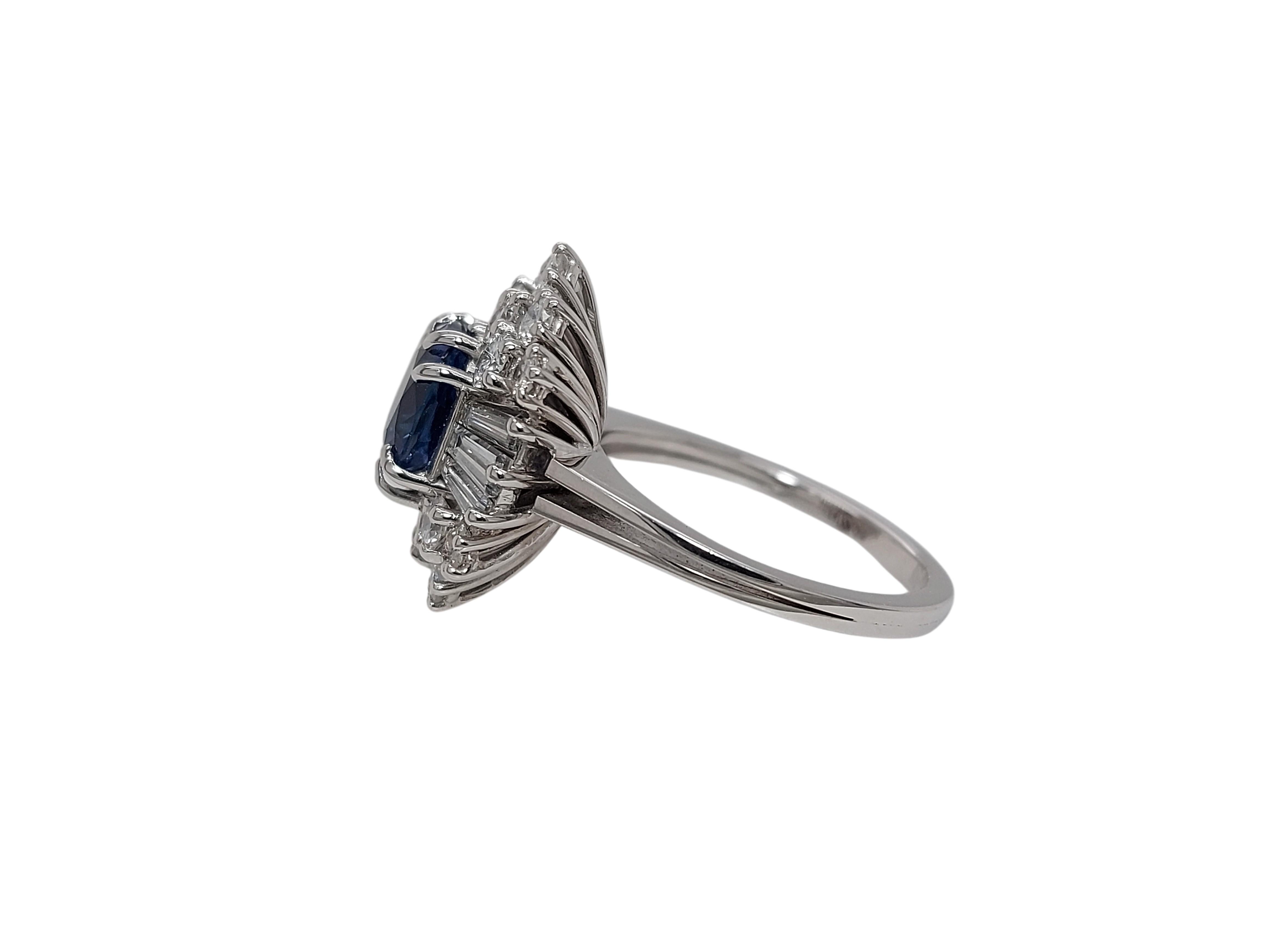 18kt White Gold Intense Blue NH Sapphire Ring, Baguette & Brilliant Cut Diamonds For Sale 6
