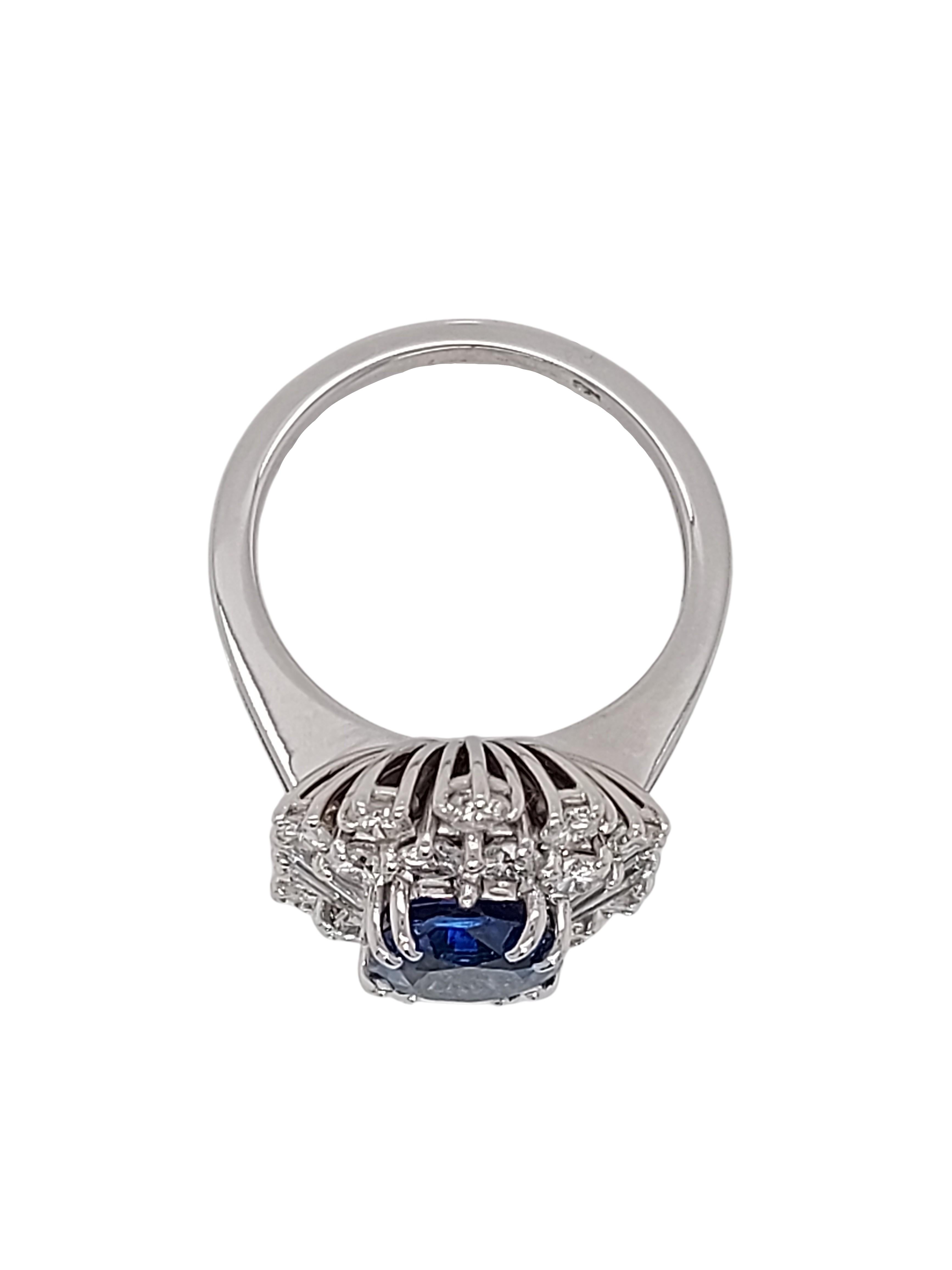 18kt White Gold Intense Blue NH Sapphire Ring, Baguette & Brilliant Cut Diamonds For Sale 7