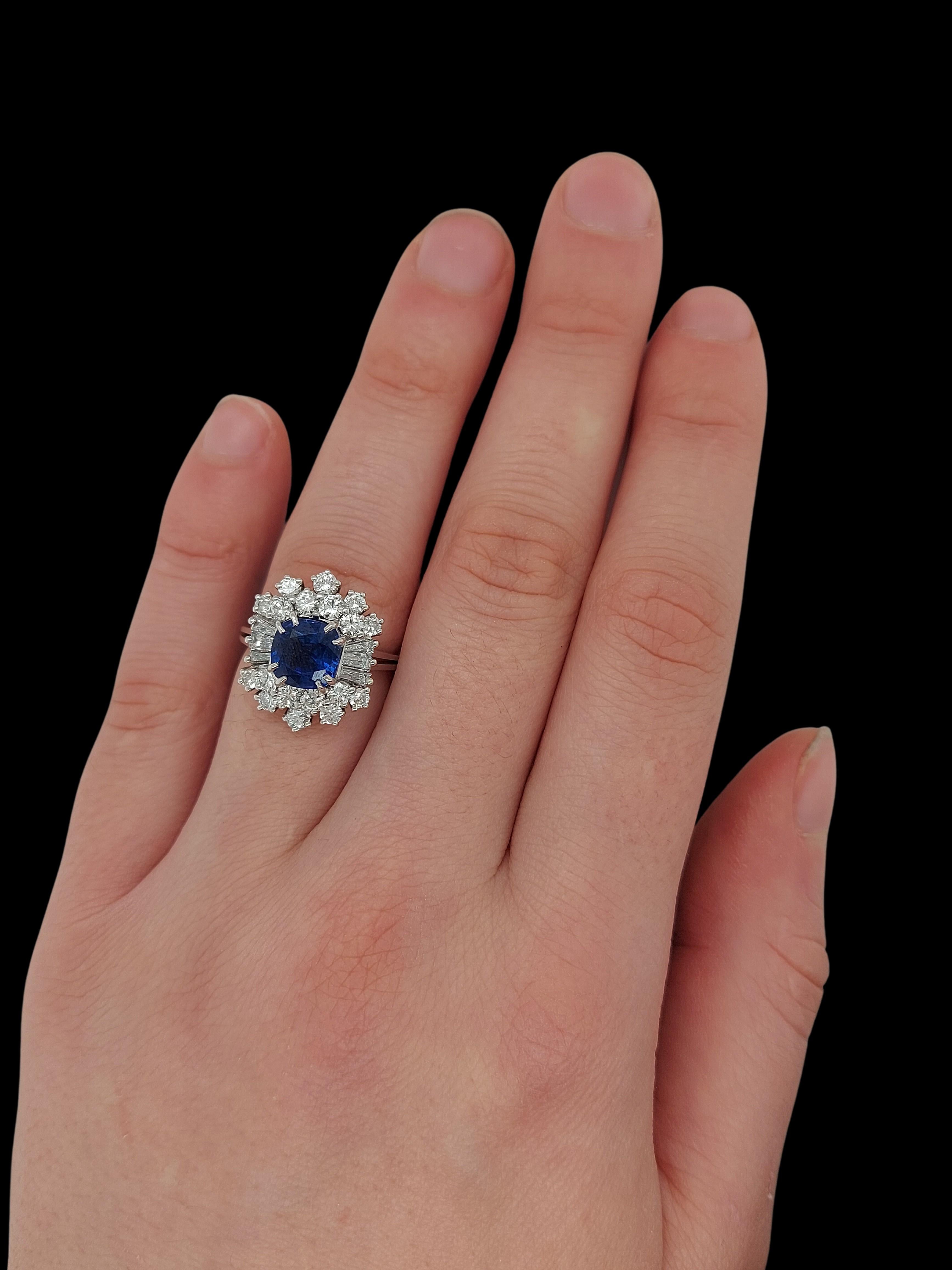 18kt White Gold Intense Blue NH Sapphire Ring, Baguette & Brilliant Cut Diamonds For Sale 9