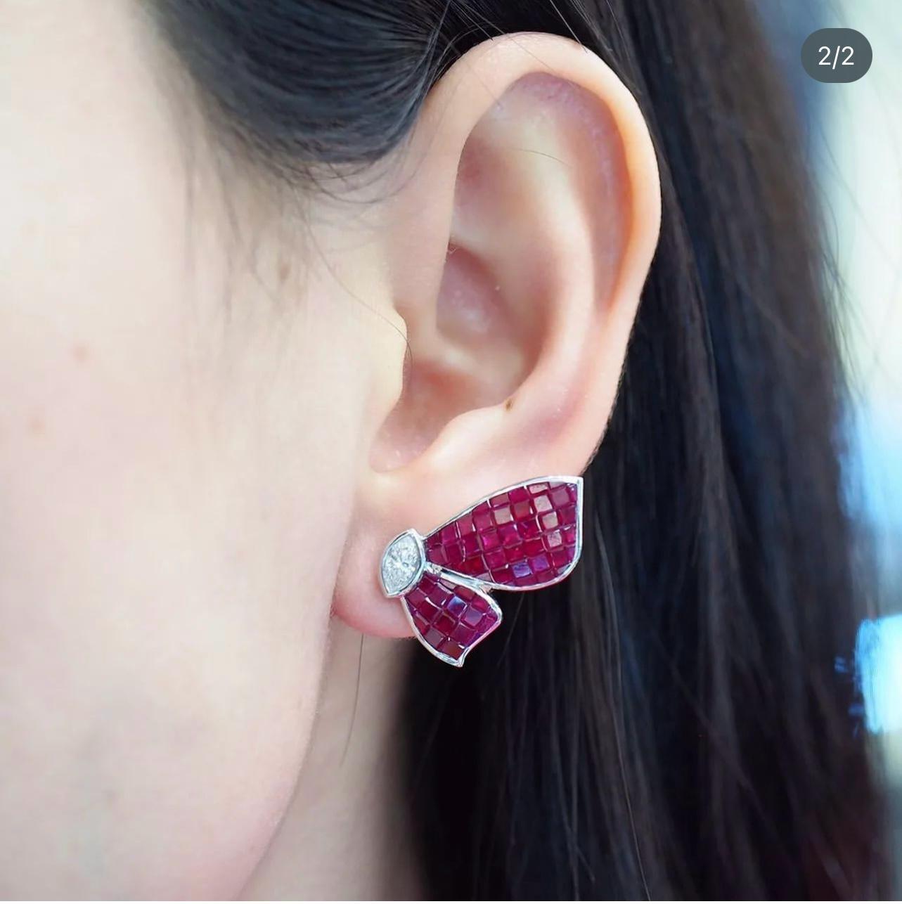 18 Karat Weißgold unsichtbar gefasste Schmetterlings-Rubin- und Diamant-Ohrringe im Angebot 1