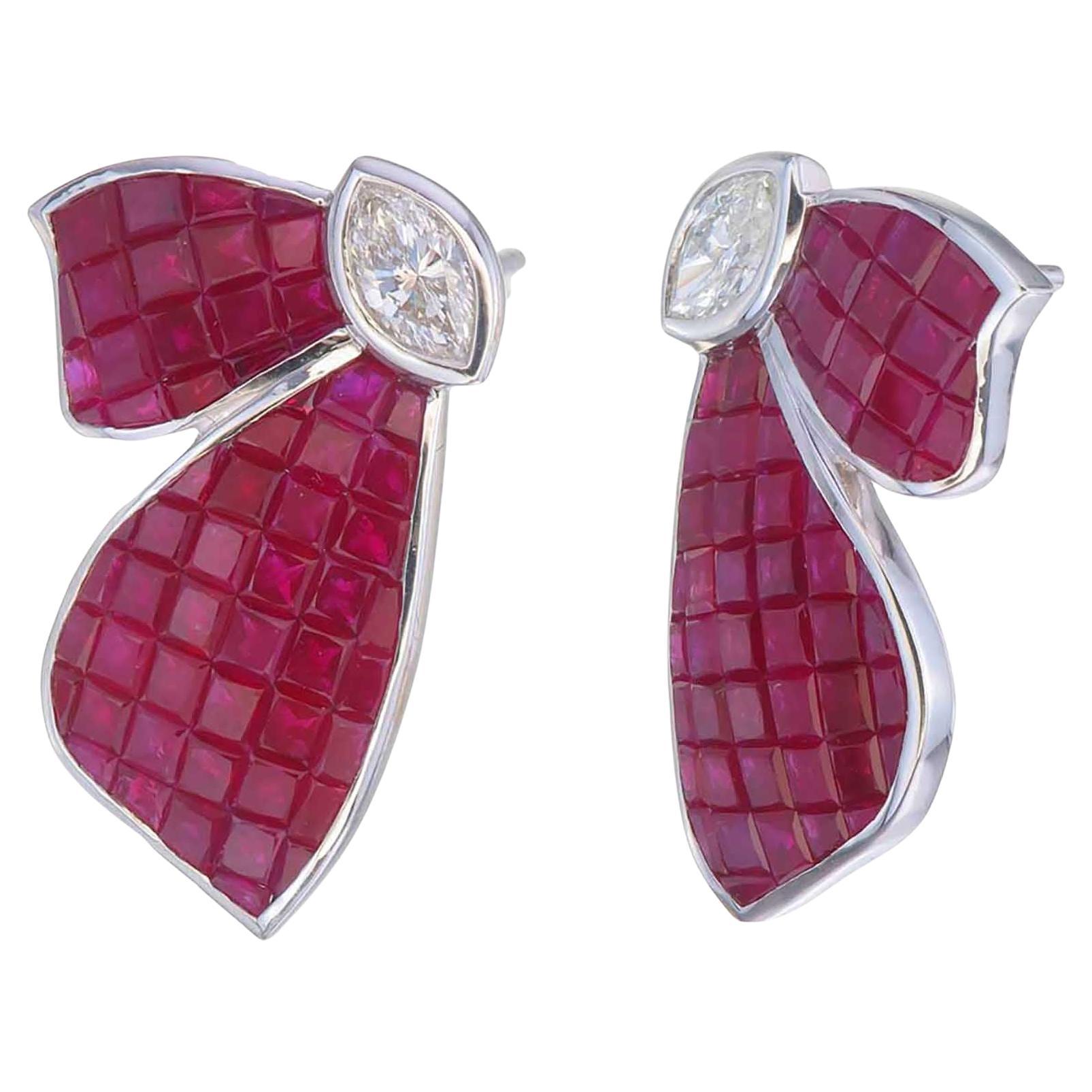 Boucles d'oreilles en or blanc 18 ct serti invisible papillon Rubis et diamants