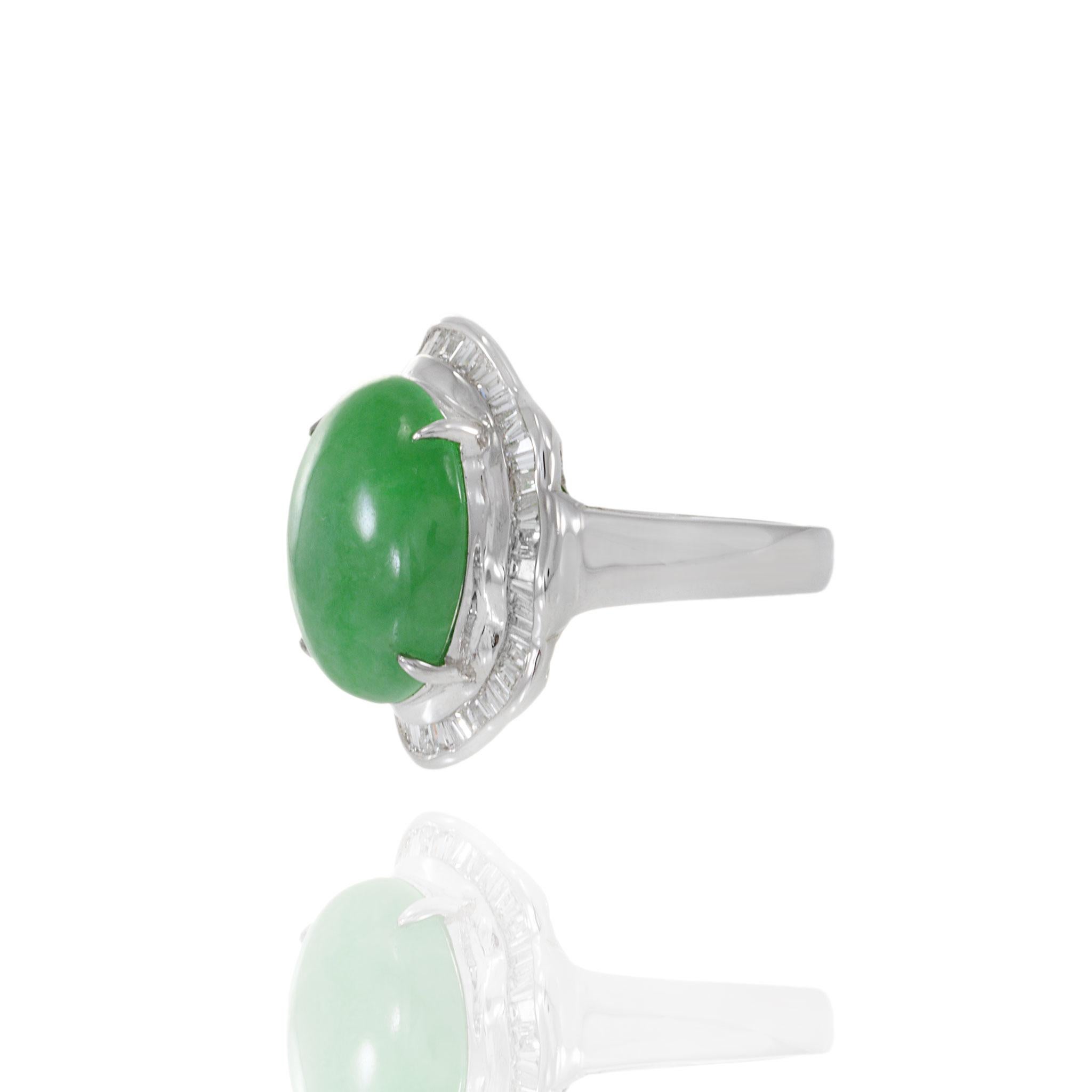18KT White Gold Jade and Diamond Ring In Excellent Condition For Sale In New York, NY