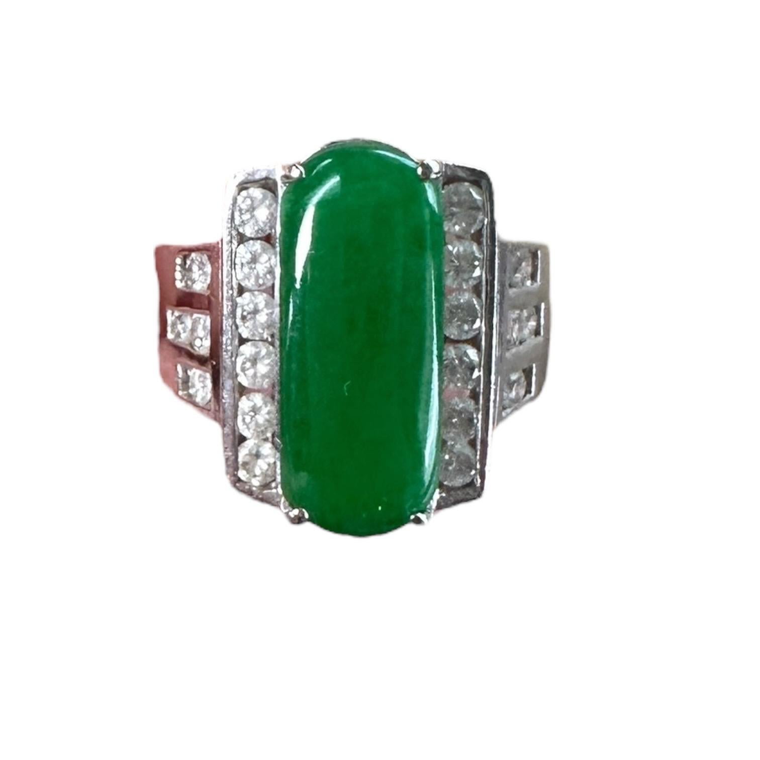 Moderno Anello in oro bianco 18kt con giadeite e 1,00ct di diamanti in vendita