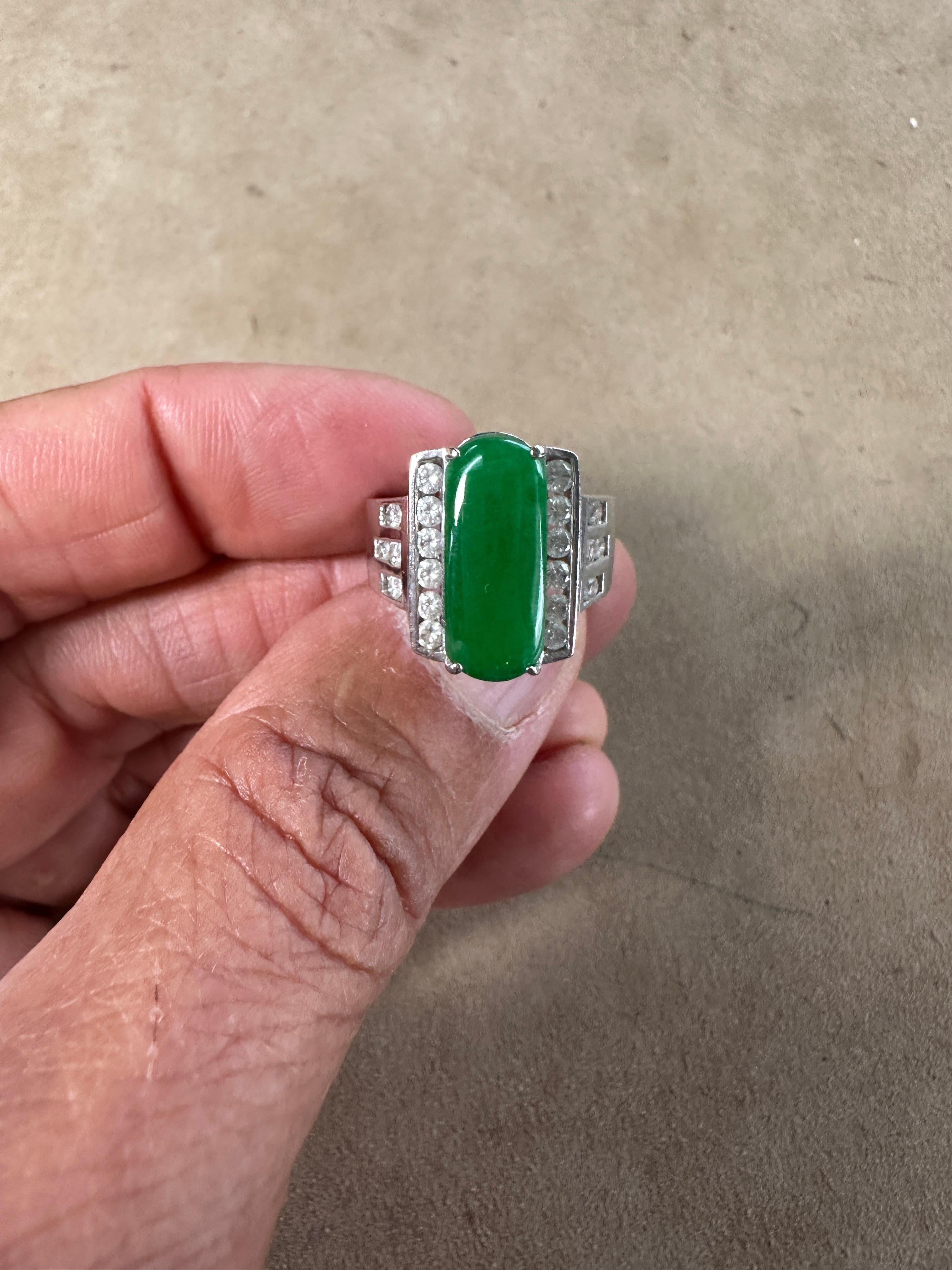 Anello in oro bianco 18kt con giadeite e 1,00ct di diamanti In condizioni buone in vendita a Laguna Hills, CA