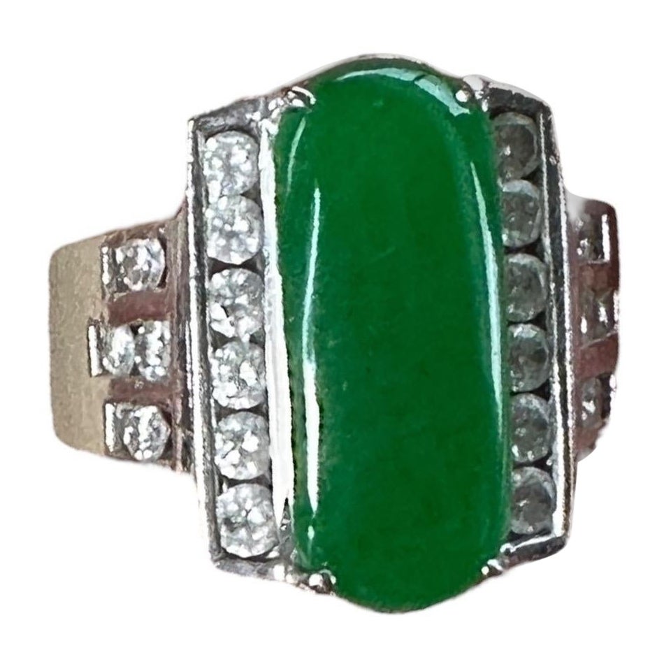 Anello in oro bianco 18kt con giadeite e 1,00ct di diamanti in vendita
