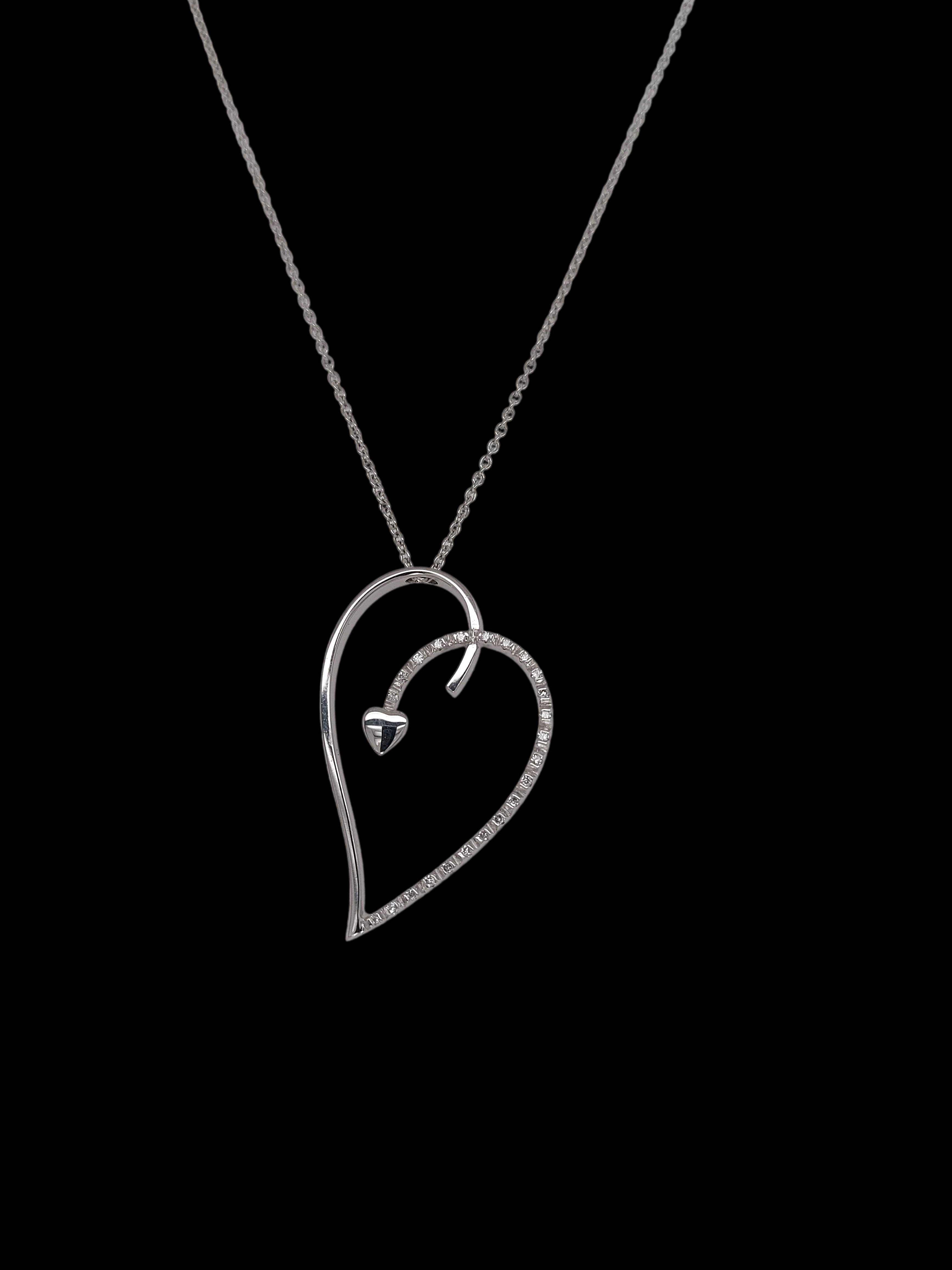 Gorgeous and Fine 18kt White Gold Kappadue Heart Shaped Necklace With 0.12ct Diamonds

Comes with a 18kt white gold necklace of 40cm long, can be worn a little shorte as well

Diamonds: Brilliant cut diamonds together ca. 0.12ct

Material: 18kt