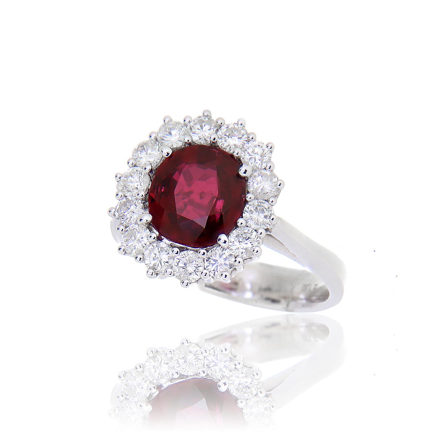 Brilliant Cut 18 Karat White Gold Kate Ring 2.11 Brilliant, Cut Ruby 0.74 Carat White Diamonds For Sale