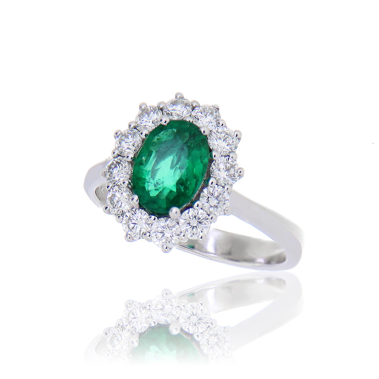 Women's 18 Karat White Gold Kate Ring Oval Emerald 1.15 Carat White Diamonds 0.72 Ct For Sale
