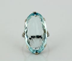 18 Karat White Gold Ladies Ring with Natural Aquamarine and Diamonds