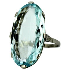 18 Karat White Gold Ladies Ring with Natural Aquamarine and Diamonds